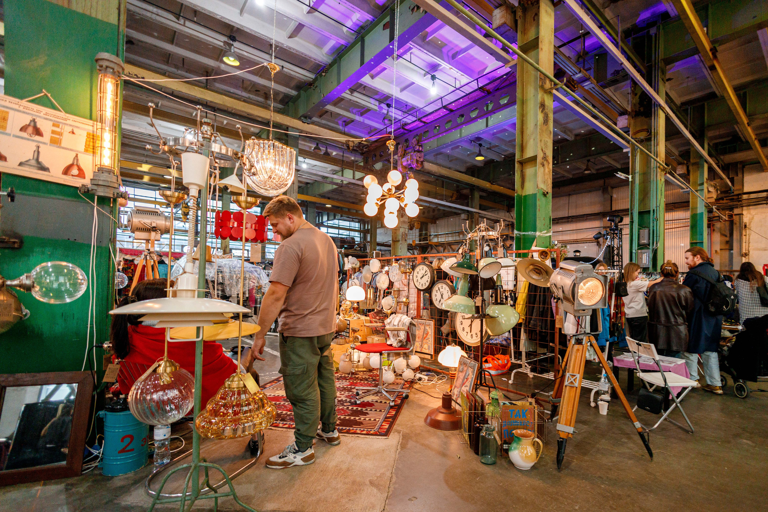 Рынок выходного дня и Гаражная распродажа в Севкабеле. Фотограф Балаев Михаил