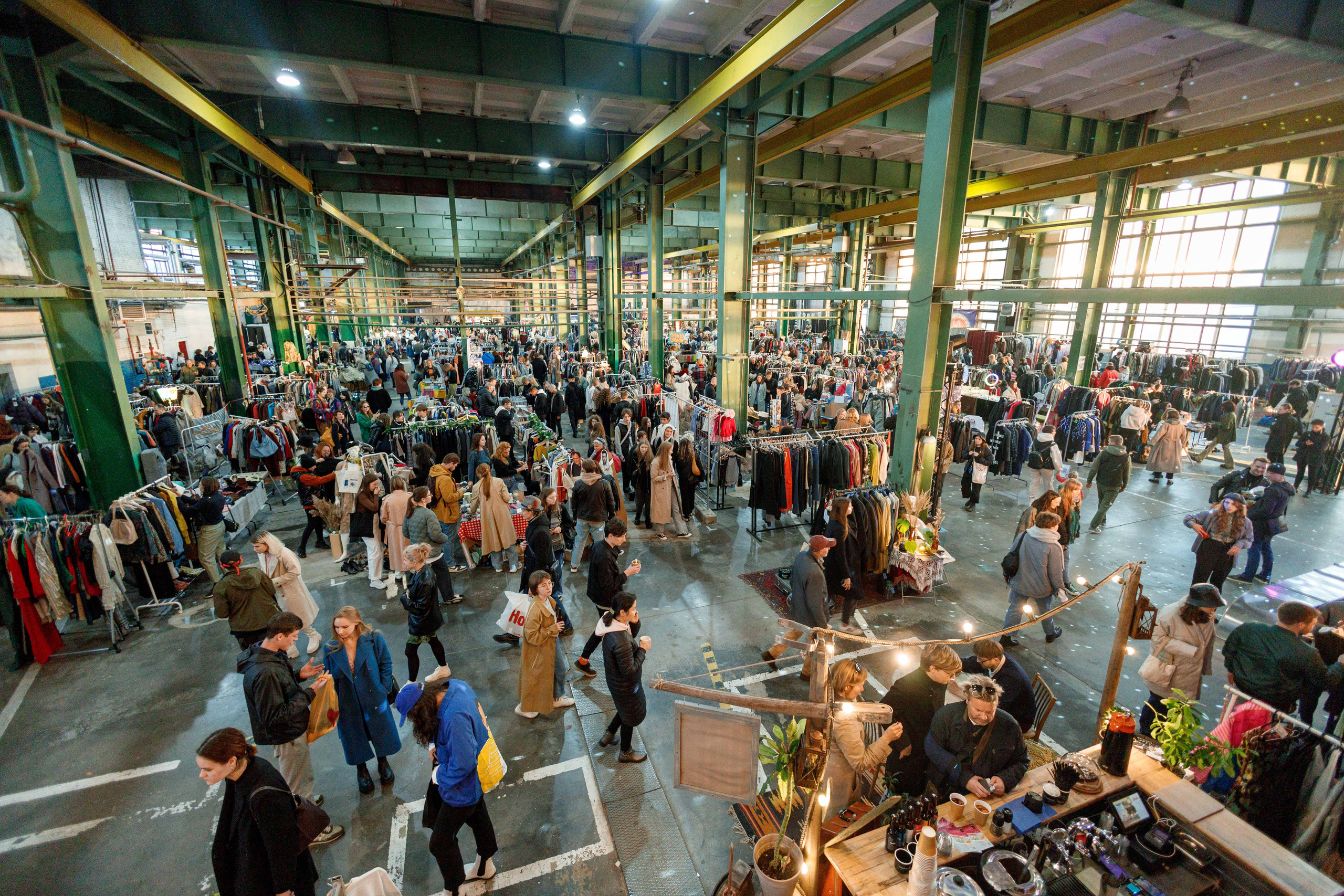 Рынок выходного дня и Гаражная распродажа в Севкабеле. Фотограф Балаев Михаил