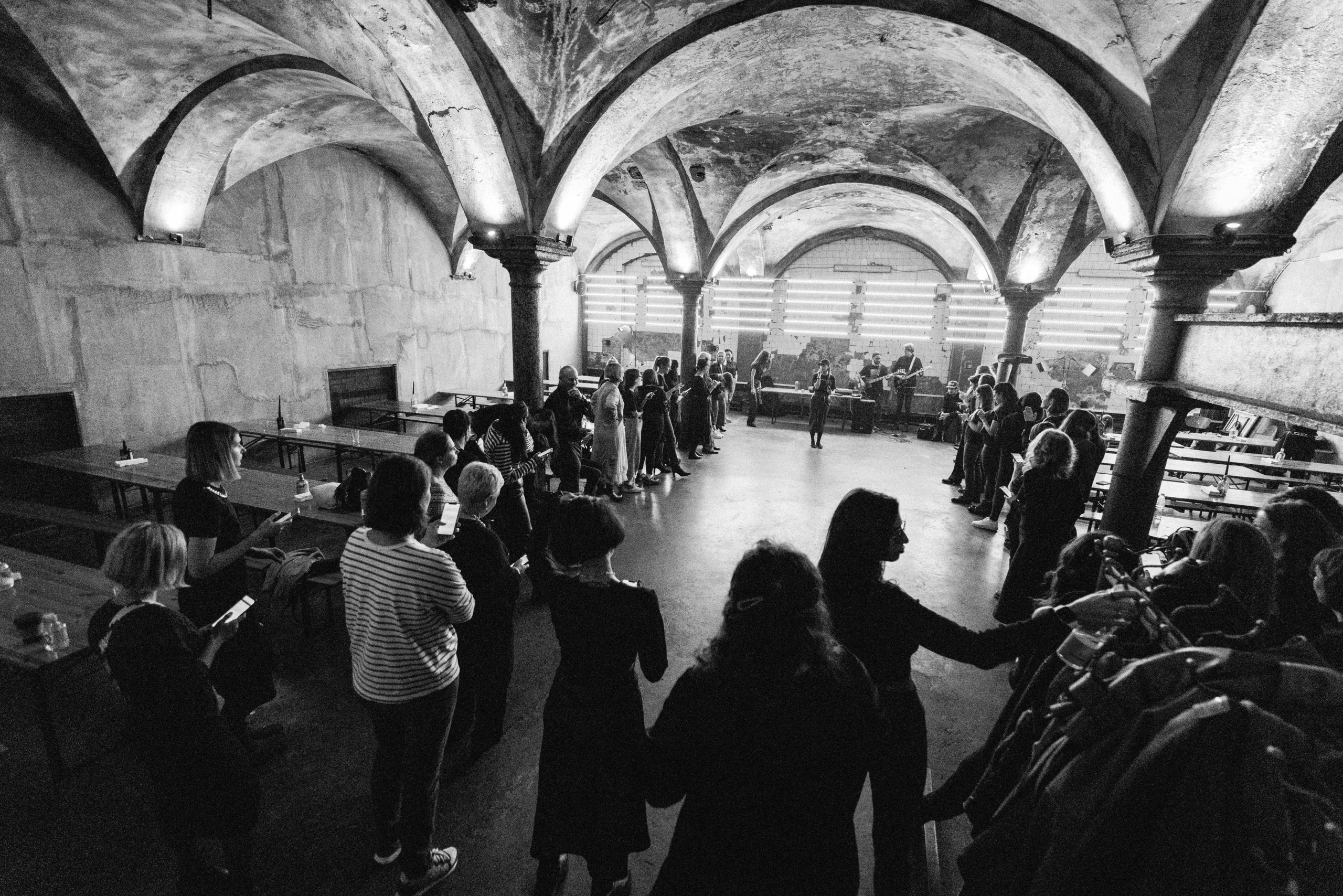 Нескучный хор в AF Brew Taproom. Фотограф Балаев Михаил