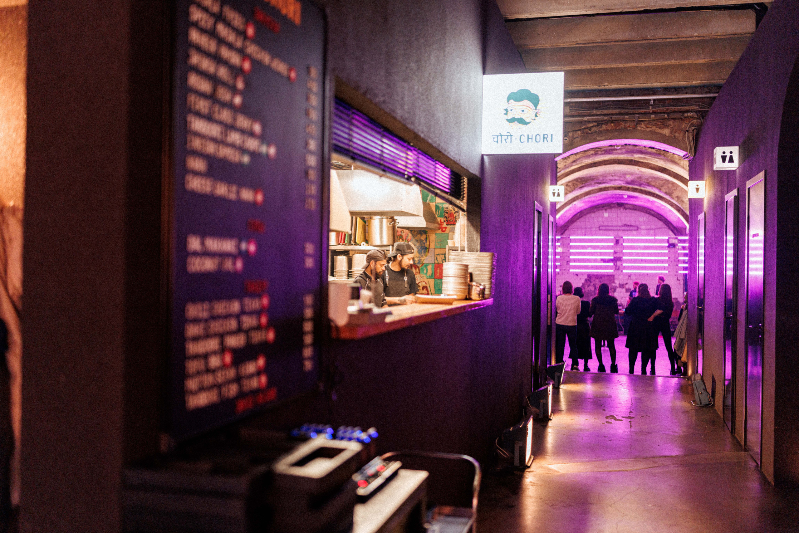 Нескучный хор в AF Brew Taproom. Фотограф Балаев Михаил