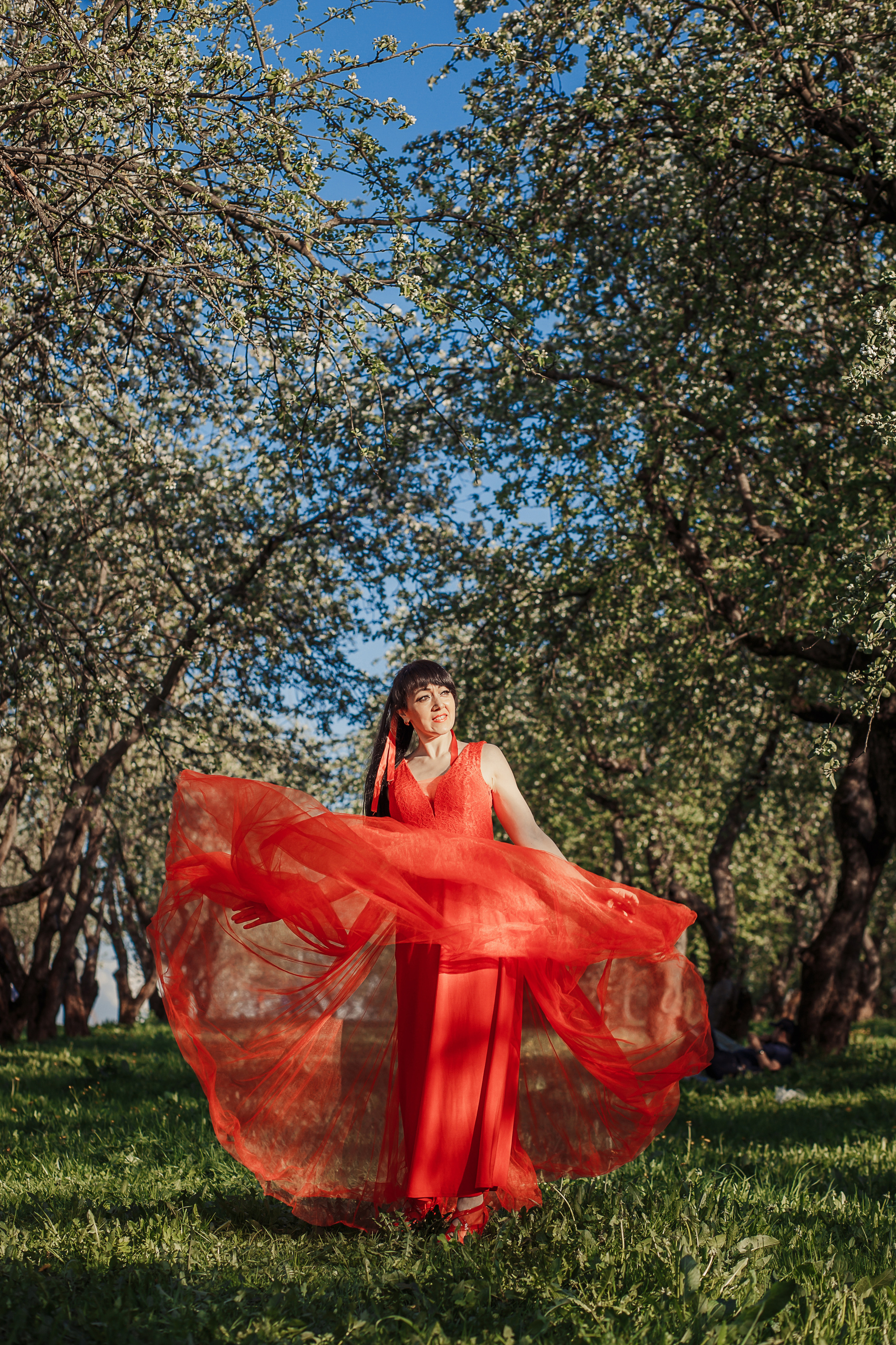 rina_sphoto, фотограф Катерина Сысуева, Рина Сысуева, женский фотограф Москва, профессиональный фотограф москва, фотограф коломенское, парк коломенское, девушка в красном платье, яблони, яблоневый сад