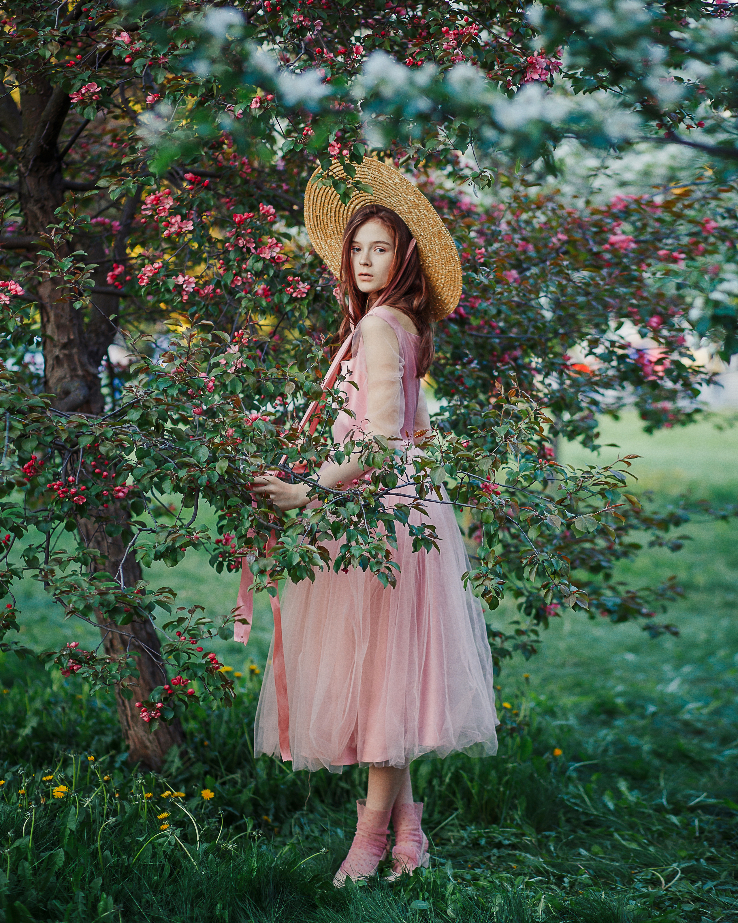 rina_sphoto, фотограф Катерина Сысуева, Рина Сысуева, женский фотограф Москва, профессиональный фотограф москва, девочка в шляпе и розовом платье, яблоневый сад, фотограф коломенское, парк коломенское