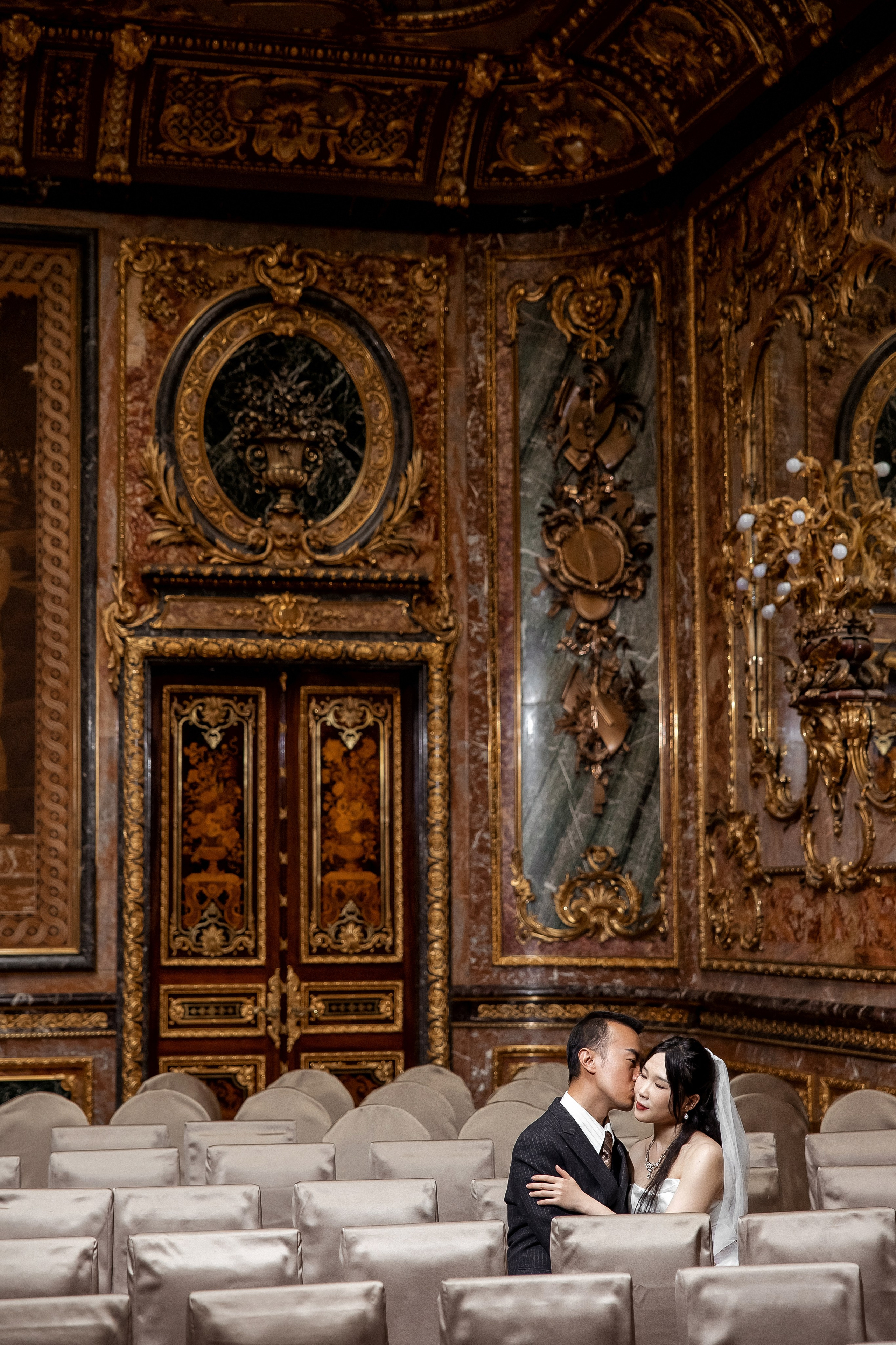 Свадебная фотосессия в Эрмитаже. Свадебный и семейный фотограф Алексей Аверин