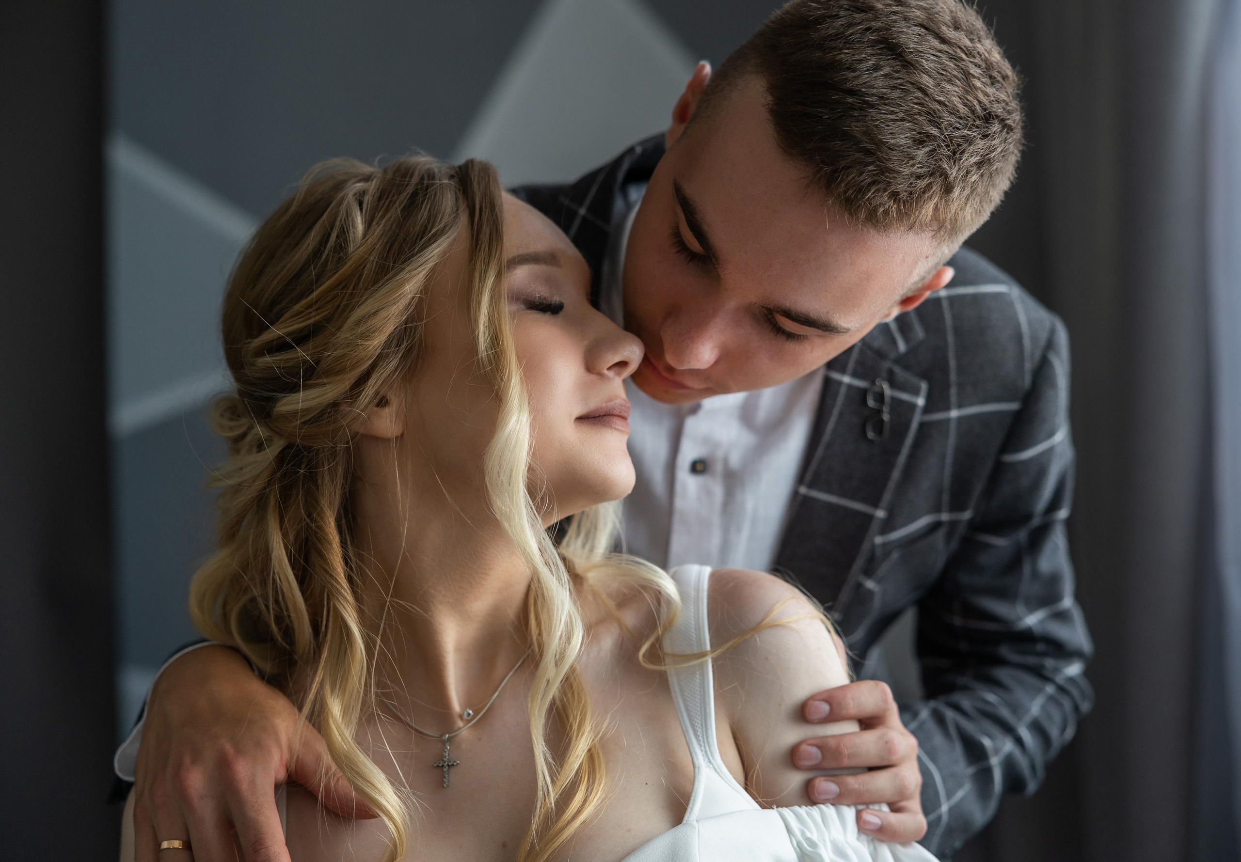 Юные, стильные молодожёны Даниил и Светлана. Фотограф Петров Александр Свадьбы, Съемка в студии, Выпускные альбомы г. Балашов