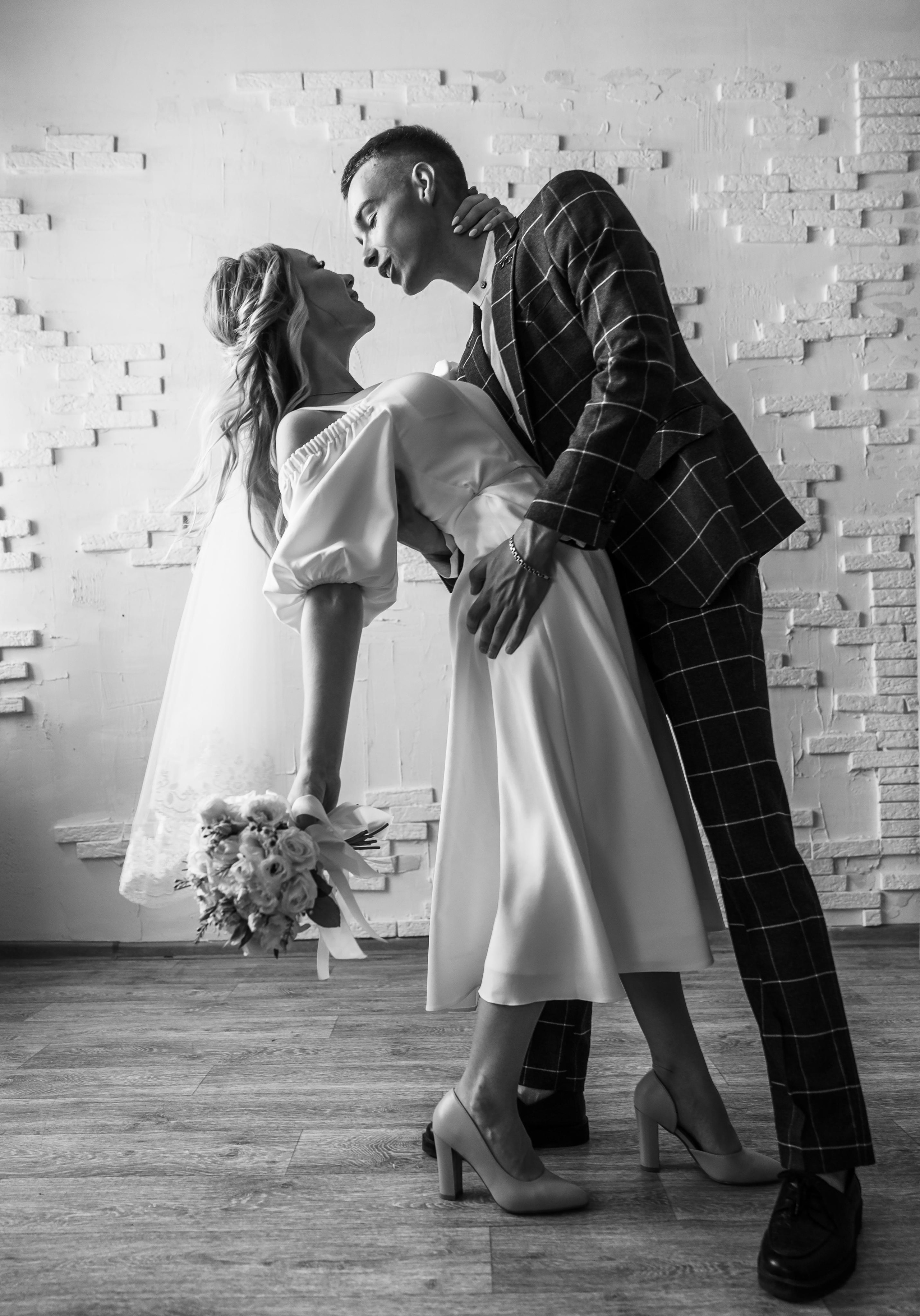 Юные, стильные молодожёны Даниил и Светлана. Фотограф Петров Александр Свадьбы, Съемка в студии, Выпускные альбомы г. Балашов