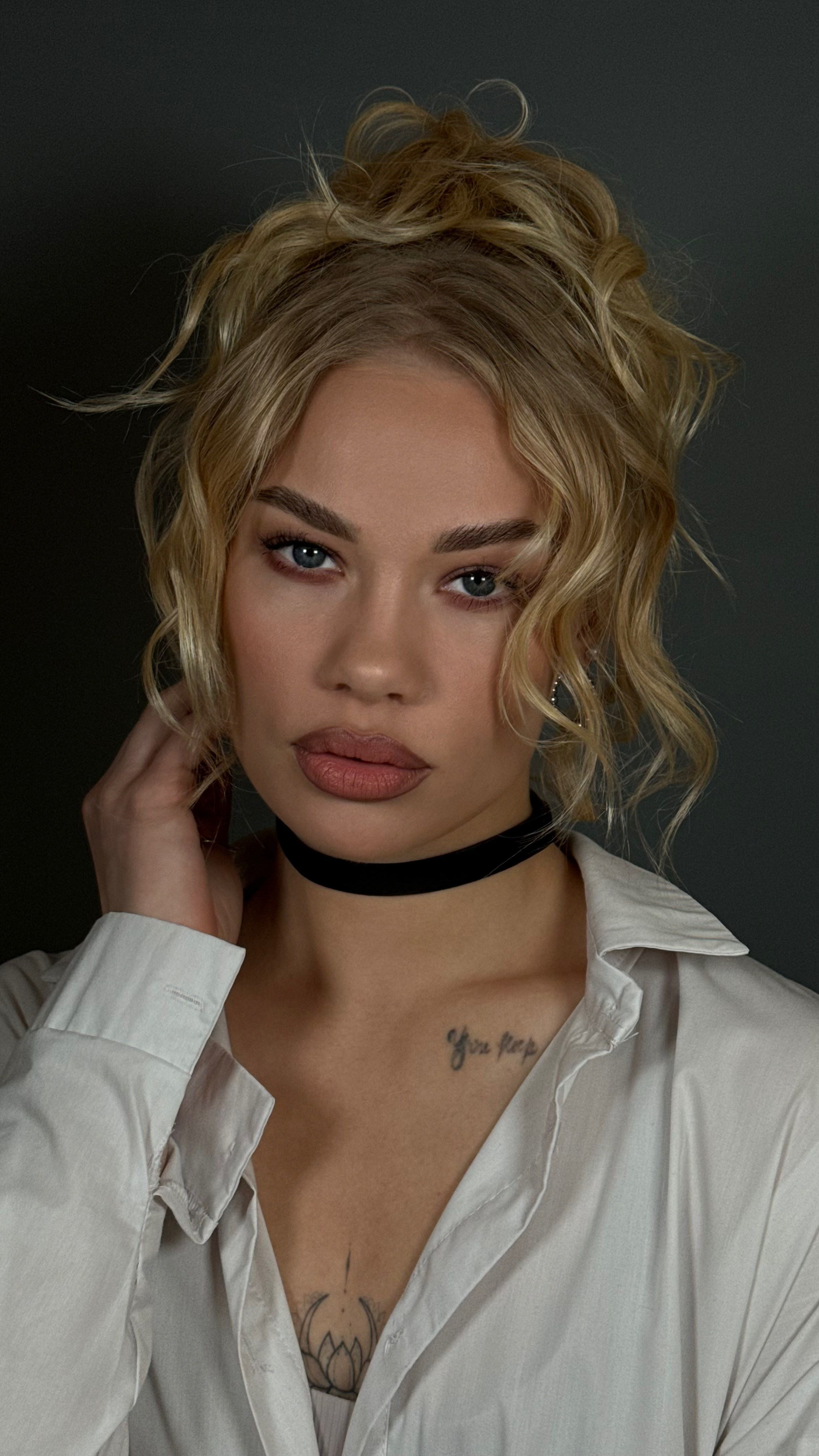 Услуги. Студия визажистов, стилистов по прическам, бровистов и мастеров по ресницам