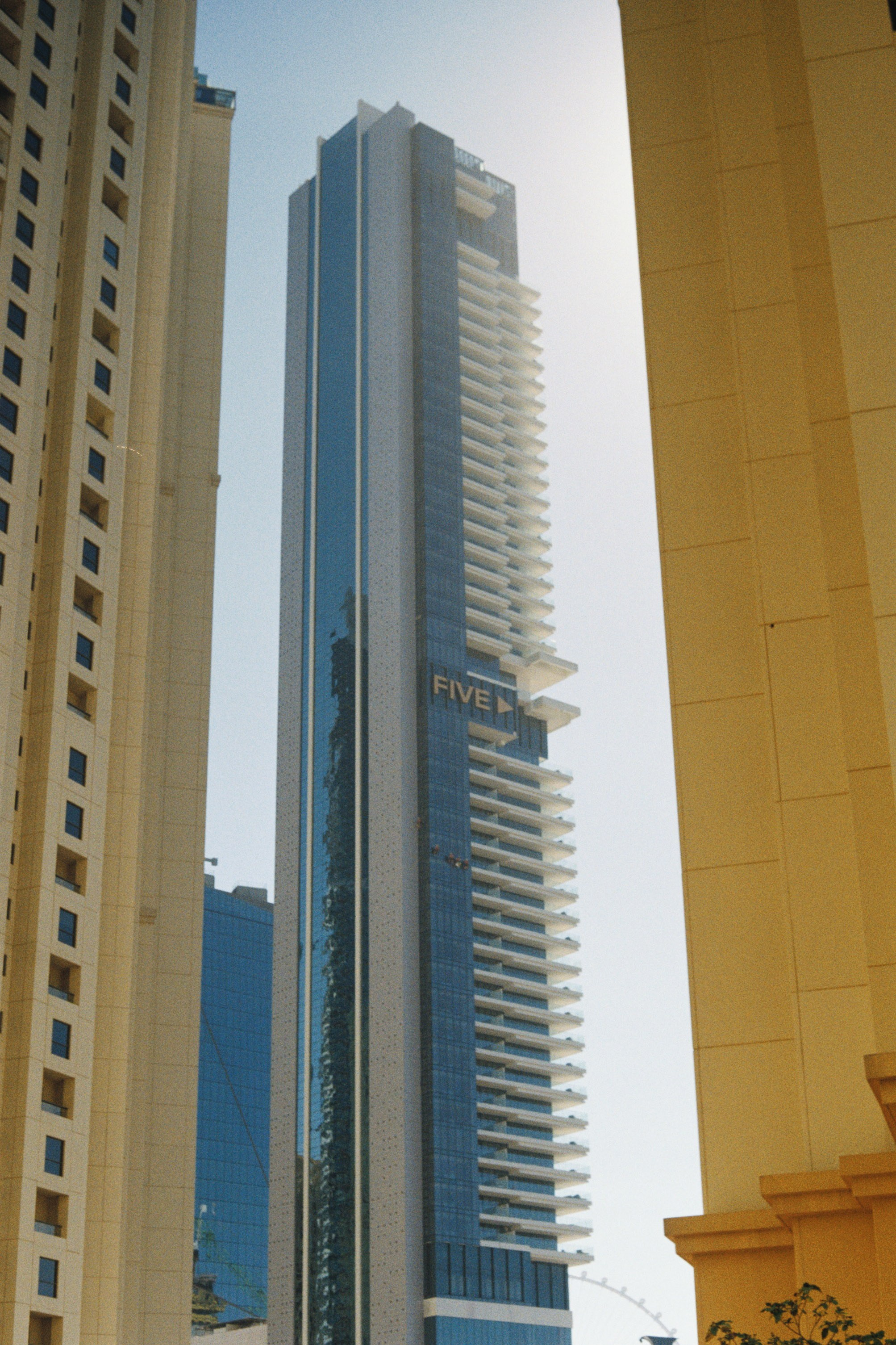 Dubai \ may 2024 \ film 35 mm. Коммерческий Фотограф Виктор Фоменых