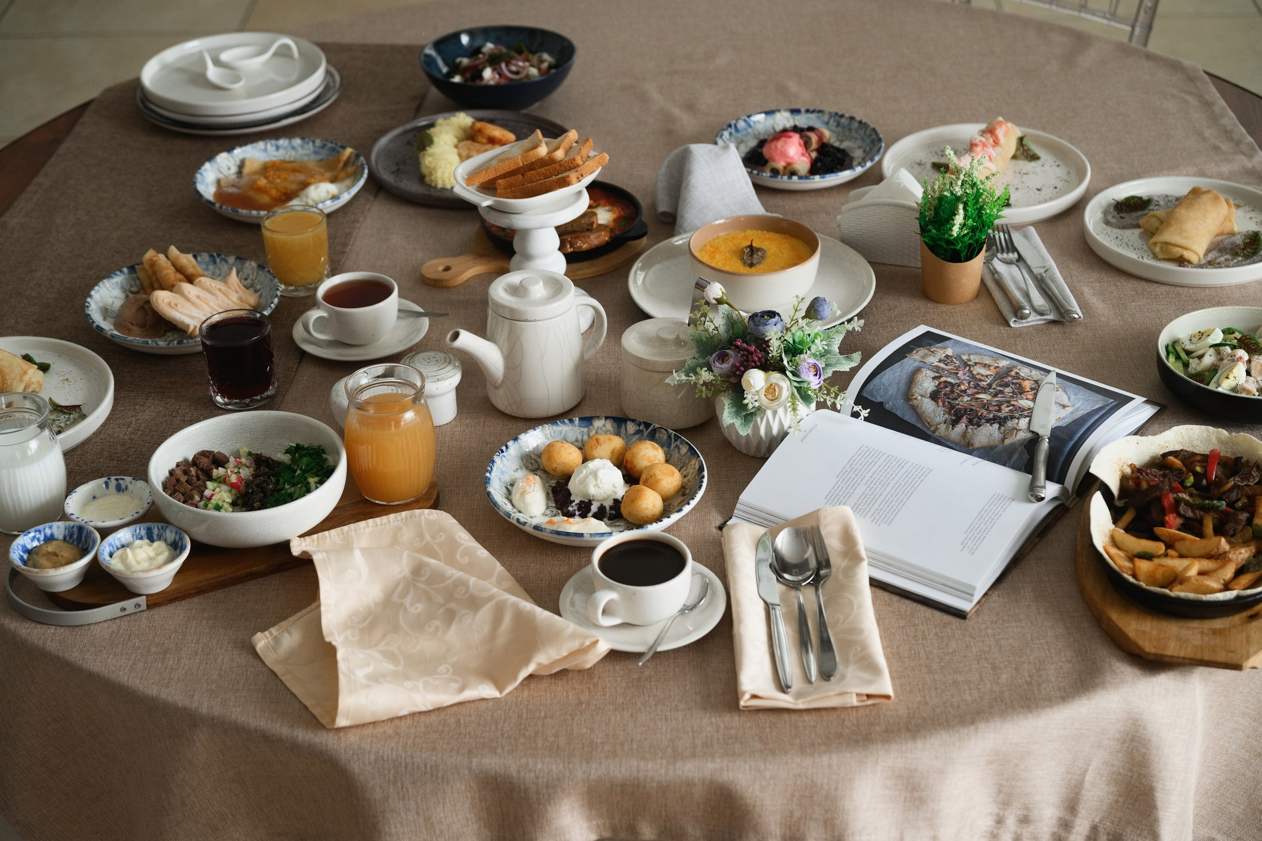 Фотосъемка еды в кафе в Петропавловске-Камчатском. Фуд-фотосессия в уютном заведении Петропавловска-Камчатского. Фотосъемка блюд в студии или интерьере кафе в Петропавловске-Камчатском. Красивая фуд-фотография с эстетичной подачей в Петропавловске-Камчатском. Фуд-фотосессия стоимость услуг в Петропавловске-Камчатском.