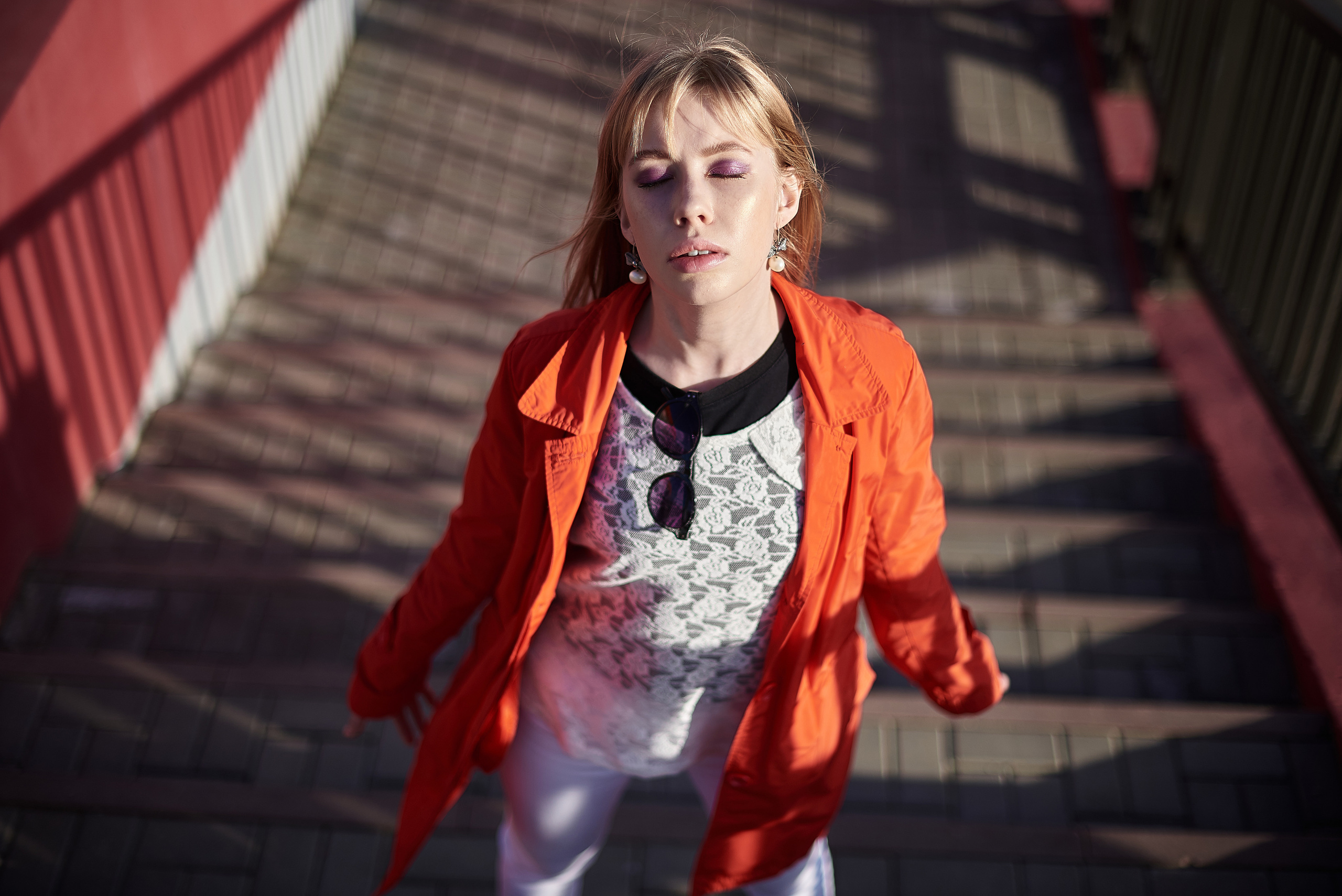 В красном на набережной. Фотосъемка мероприятий