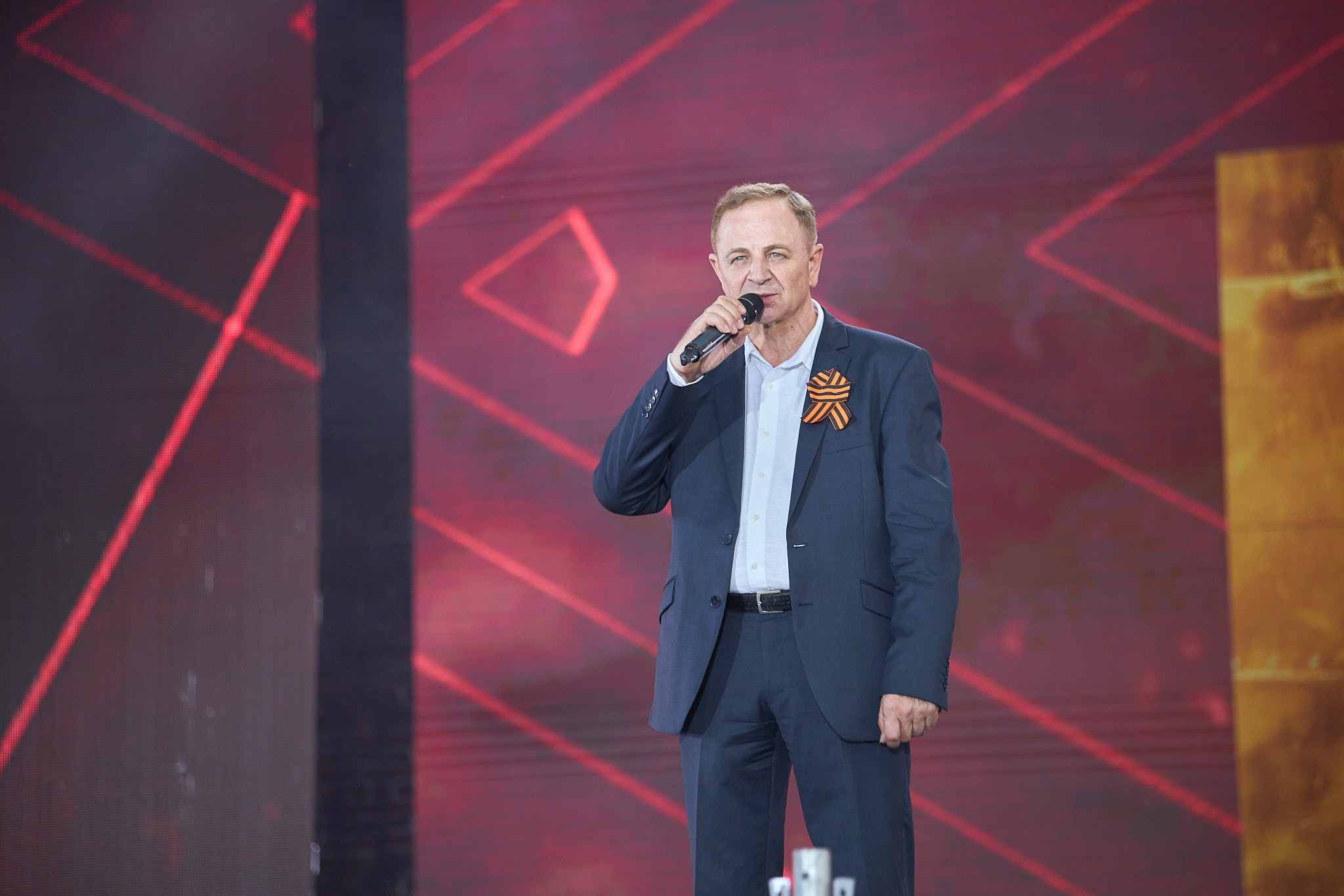 Концерт 9 мая 2025 года на соборной площади. Фотограф Омск | Александр Вандеров