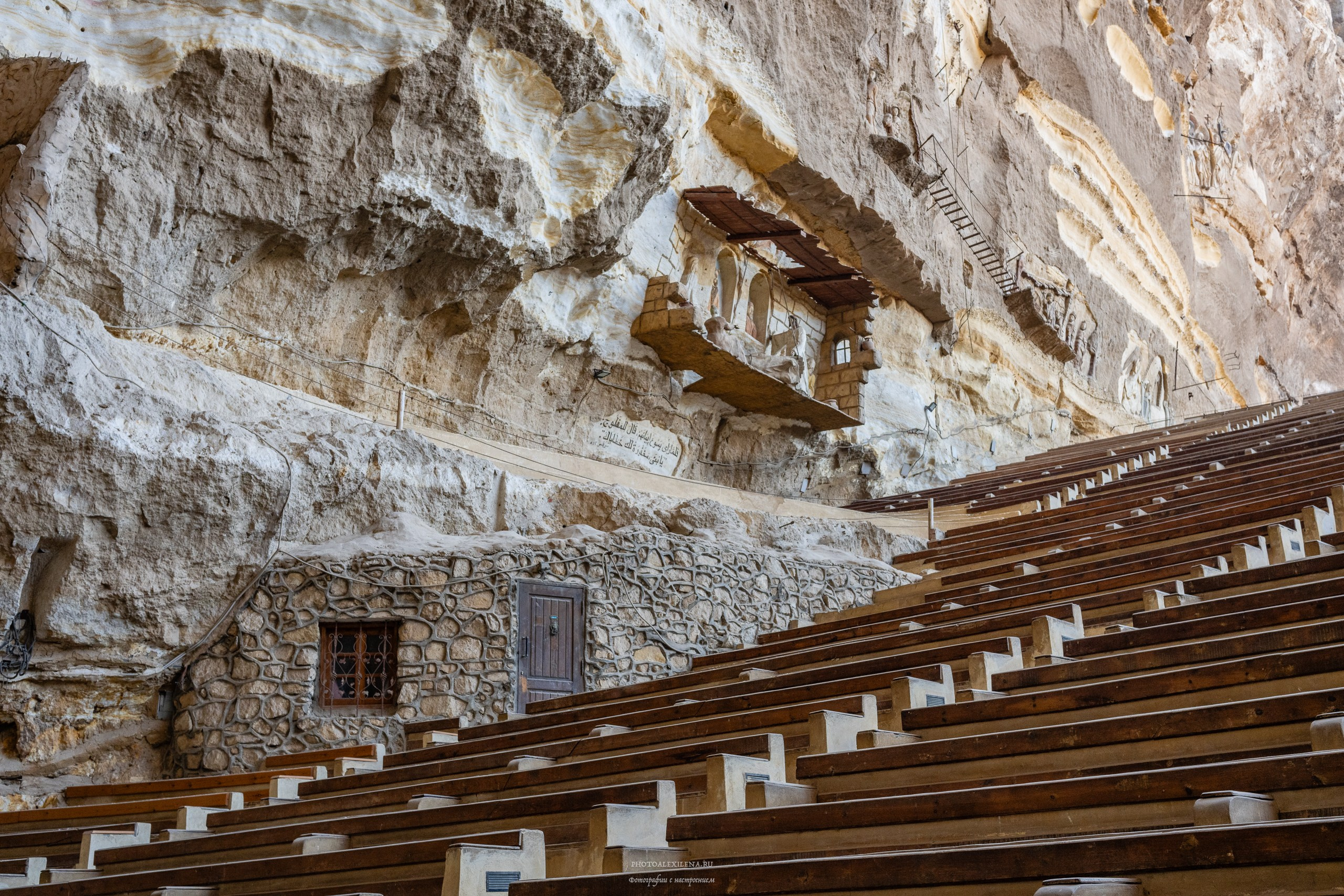 Пещерный монастырь и город мусорщиков. Авторские стильные фотокартины
