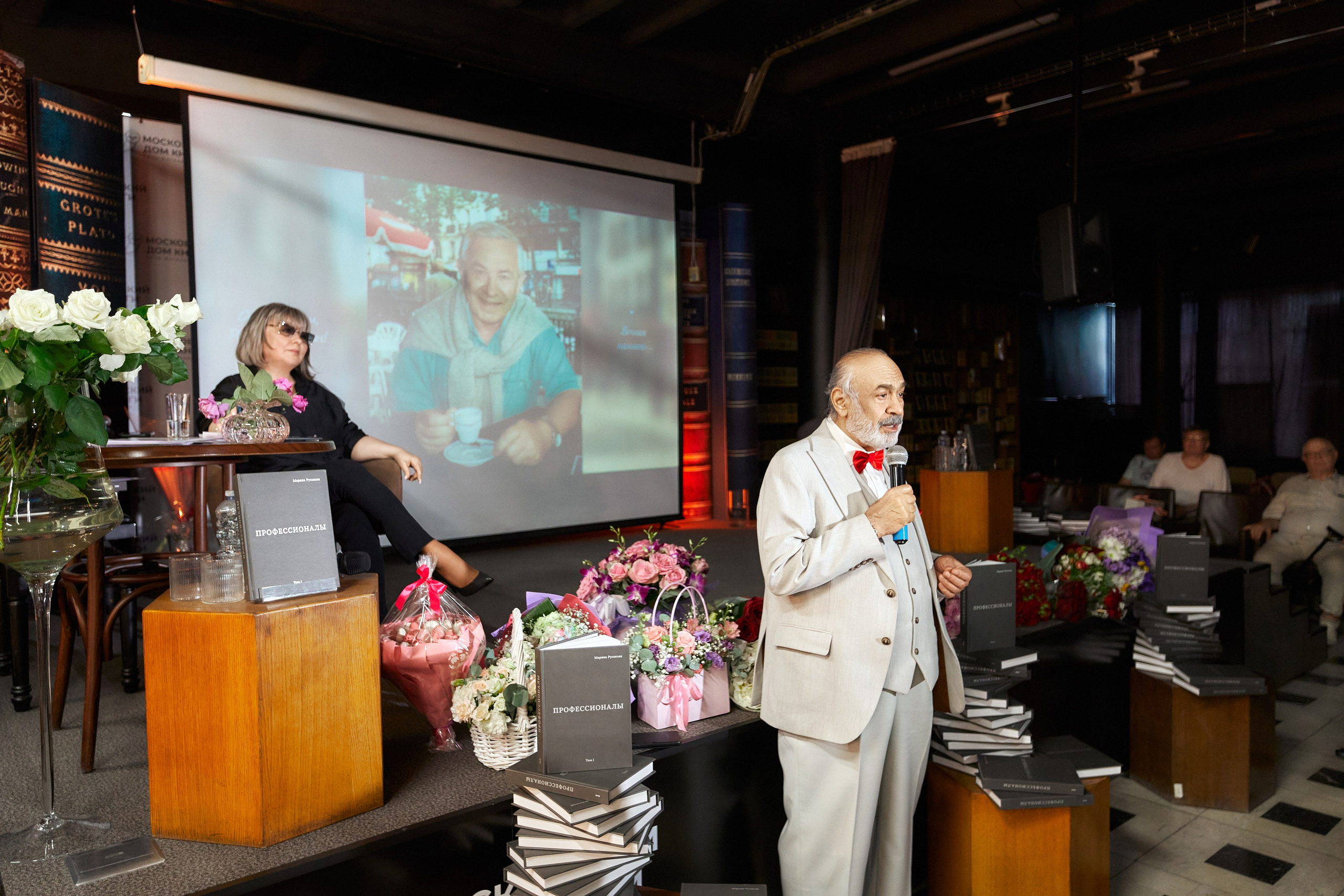 Презентация книги «Профессионалы» в Московском доме книги на Арбате. Александр Падежов — фотограф в Москве | Репортаж, бизнес, студия, свадьбы, семья