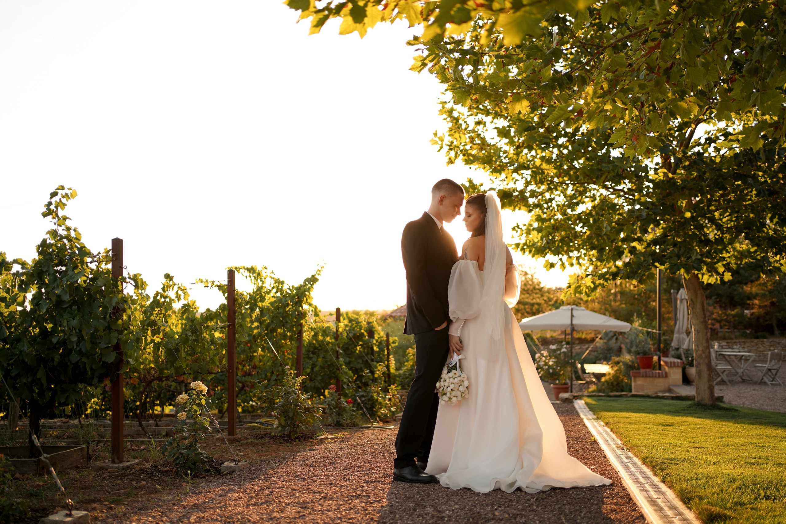 Фотограф и видеограф на свадьбу в Ростове-на-Дону 2026. Профессиональная работа, качественный результат. Свадебный фотограф в Ростове-на-Дону. Таинство Крещения и Венчания, семейные фотосессии. Алёна Чёботова