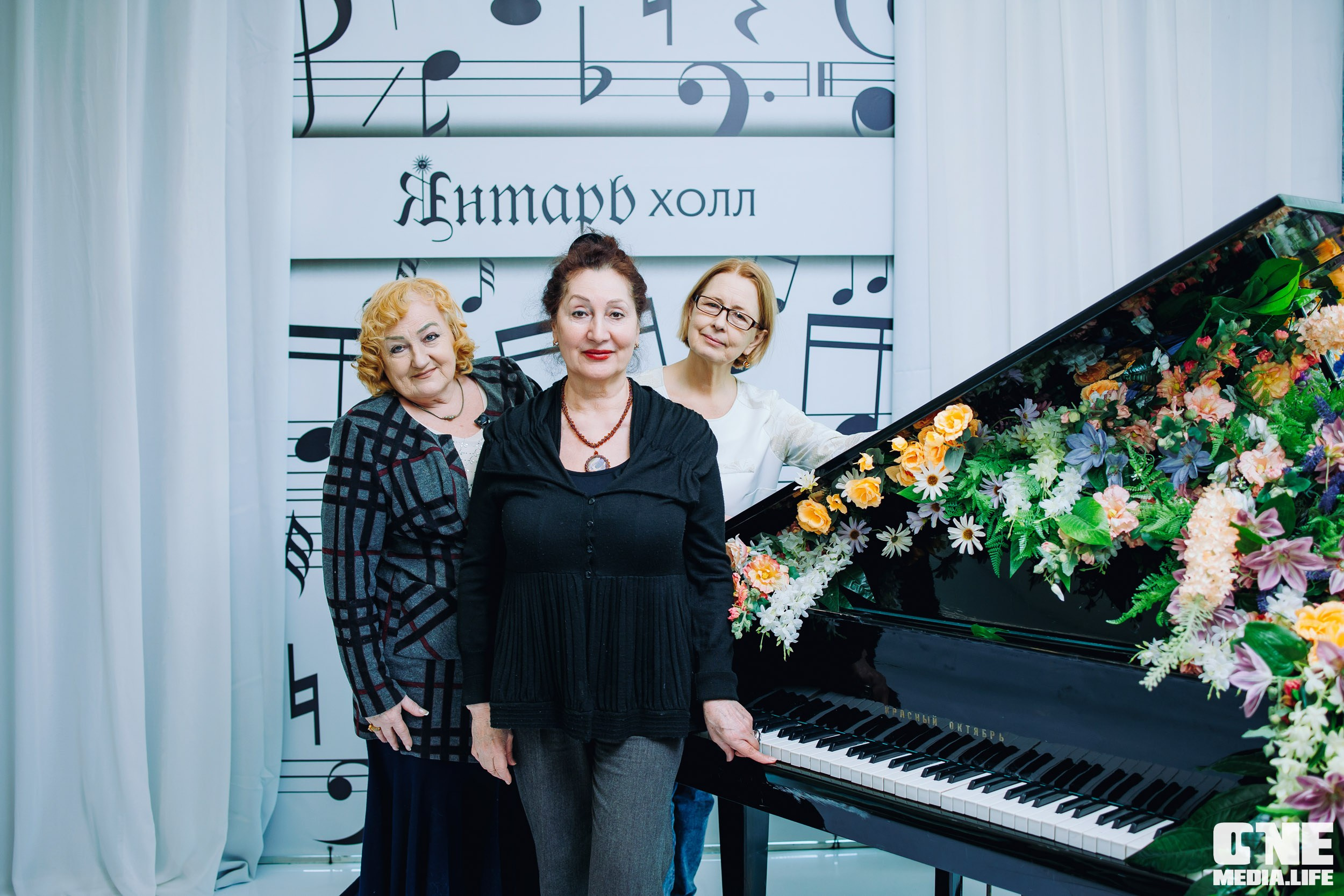 Концерт 8 марта в Янтарь холл. One Media Life: фоторепортажи, фотоотчеты с мероприятий и заведений