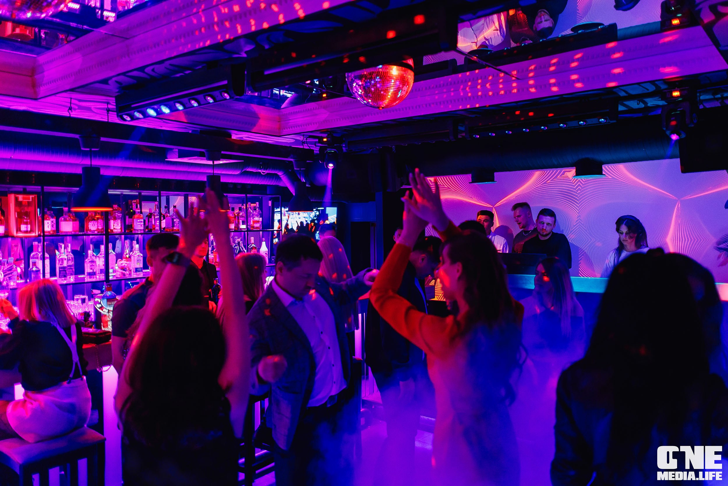 Репортаж с субботней тусовки в Nisha. One Media Life: фоторепортажи, фотоотчеты с мероприятий и заведений