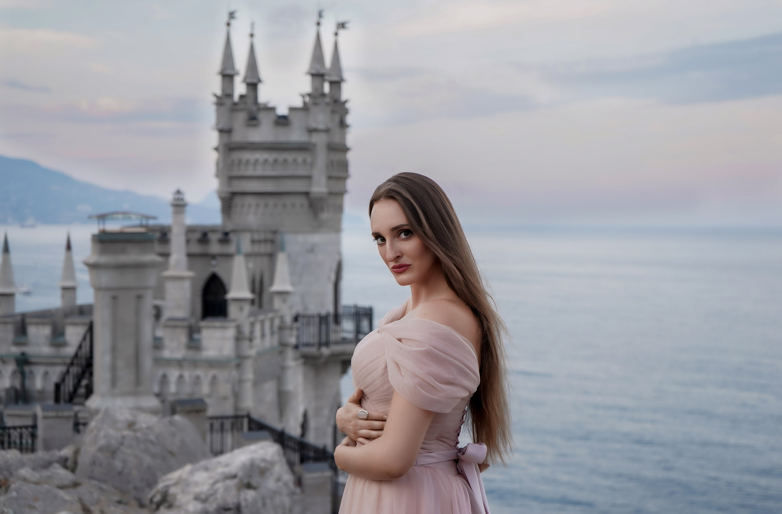 Женская фотосессия с Карелией на Ласточкином гнезде в Крыму. Свадебный фотограф в Ростове-на-Дону. Таинство Крещения и Венчания, семейные фотосессии. Алёна Чёботова