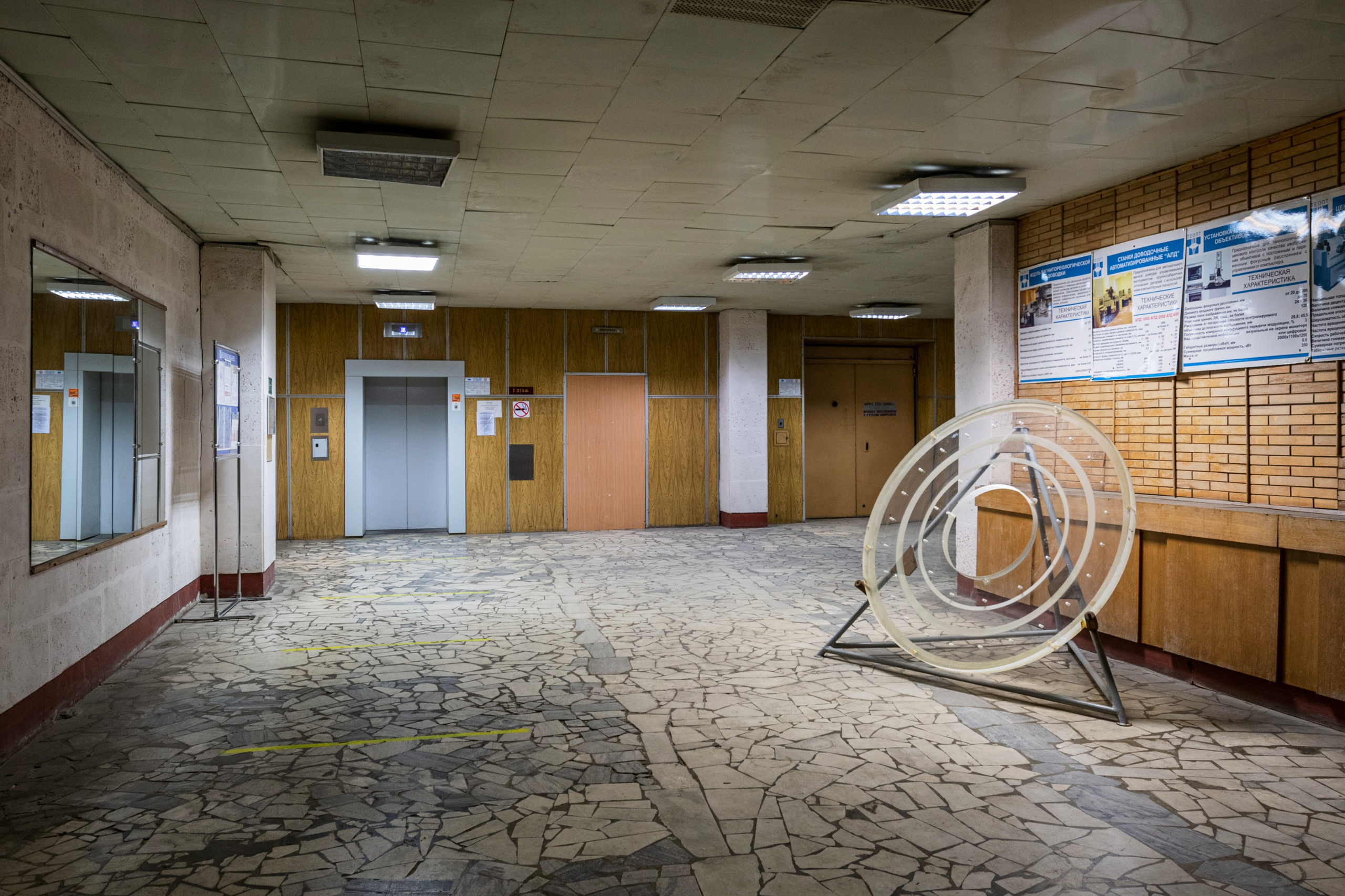 Заброшенное здание. Роман Свободный — интерьерная и архитектурная съёмка, Москва и МО