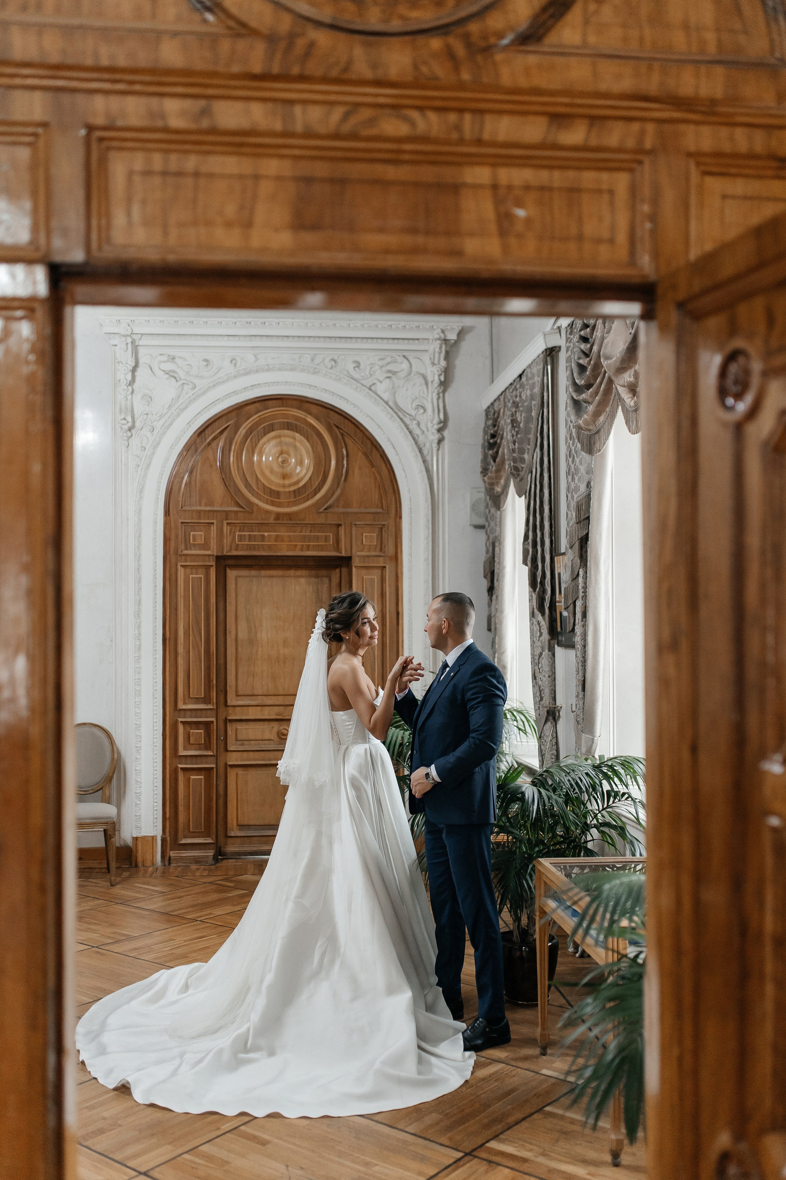 Свадебная фотосессия в Библиотеке-читальне имени А. С. Пушкина