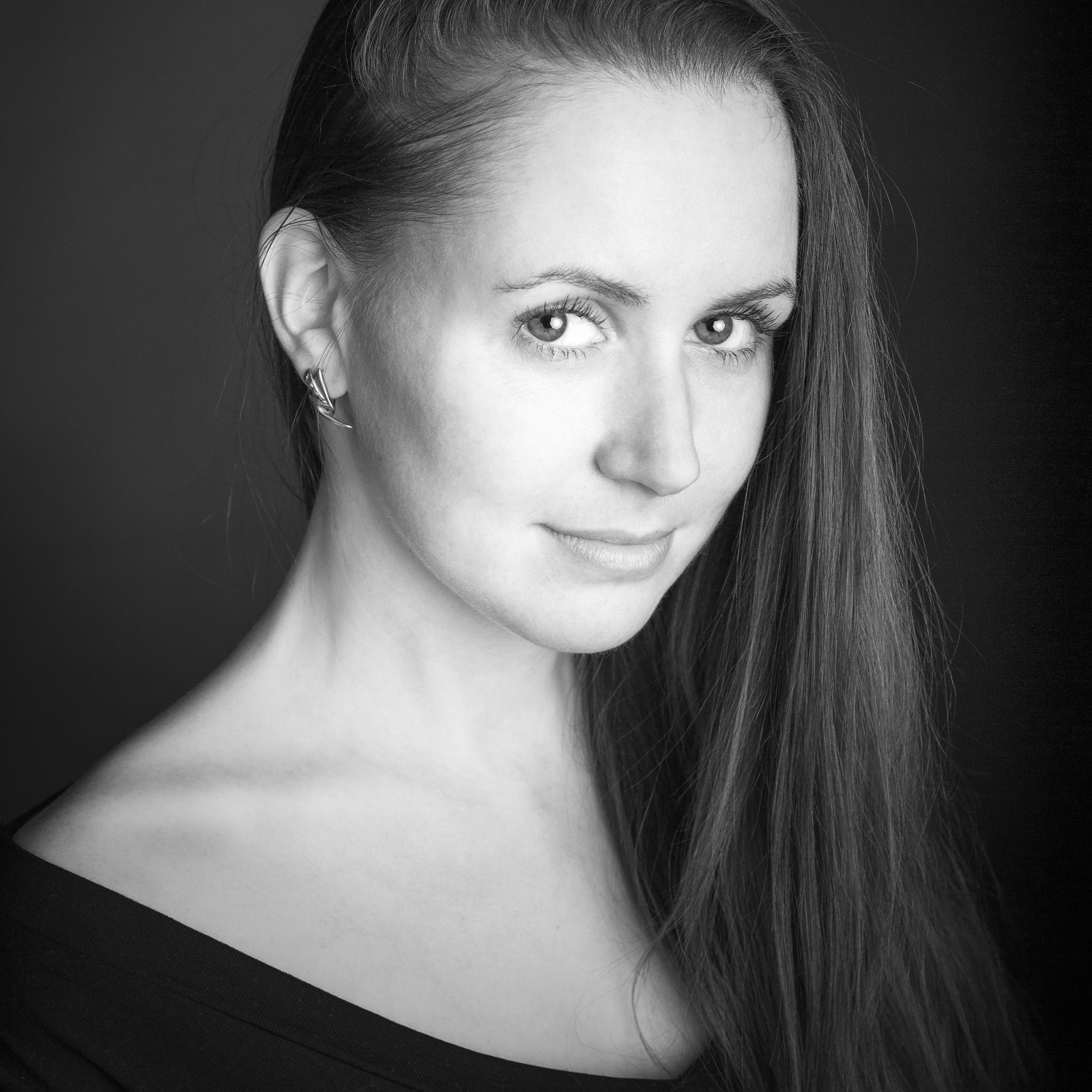 Черно-белый минималистичный портрет | Избранные работы в Санкт-Петербурге. Портретные фотосессии, контент-съемки, репортаж