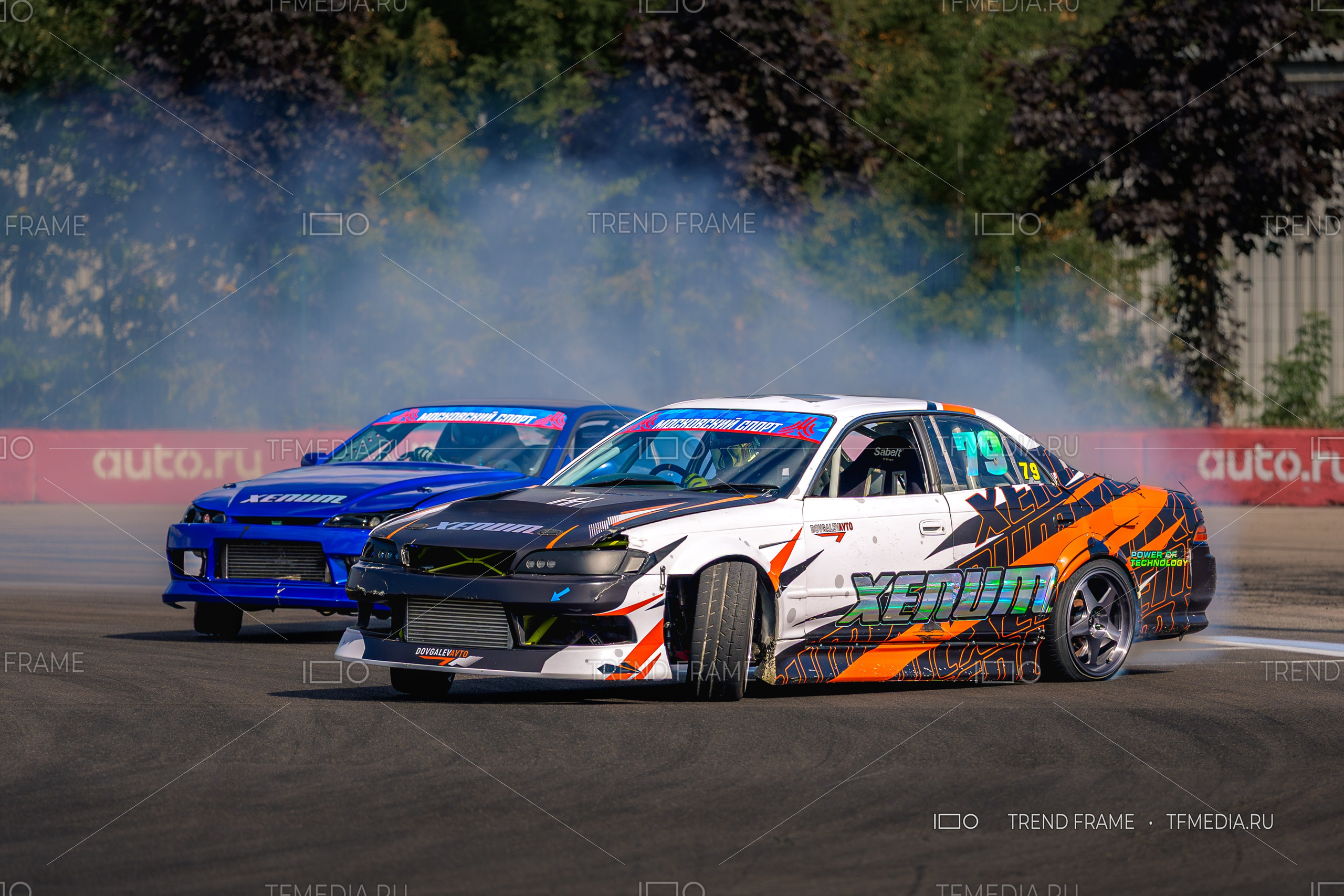 Два автомобиля команды Xenum на тренировочном дрифт-заезде в Москве