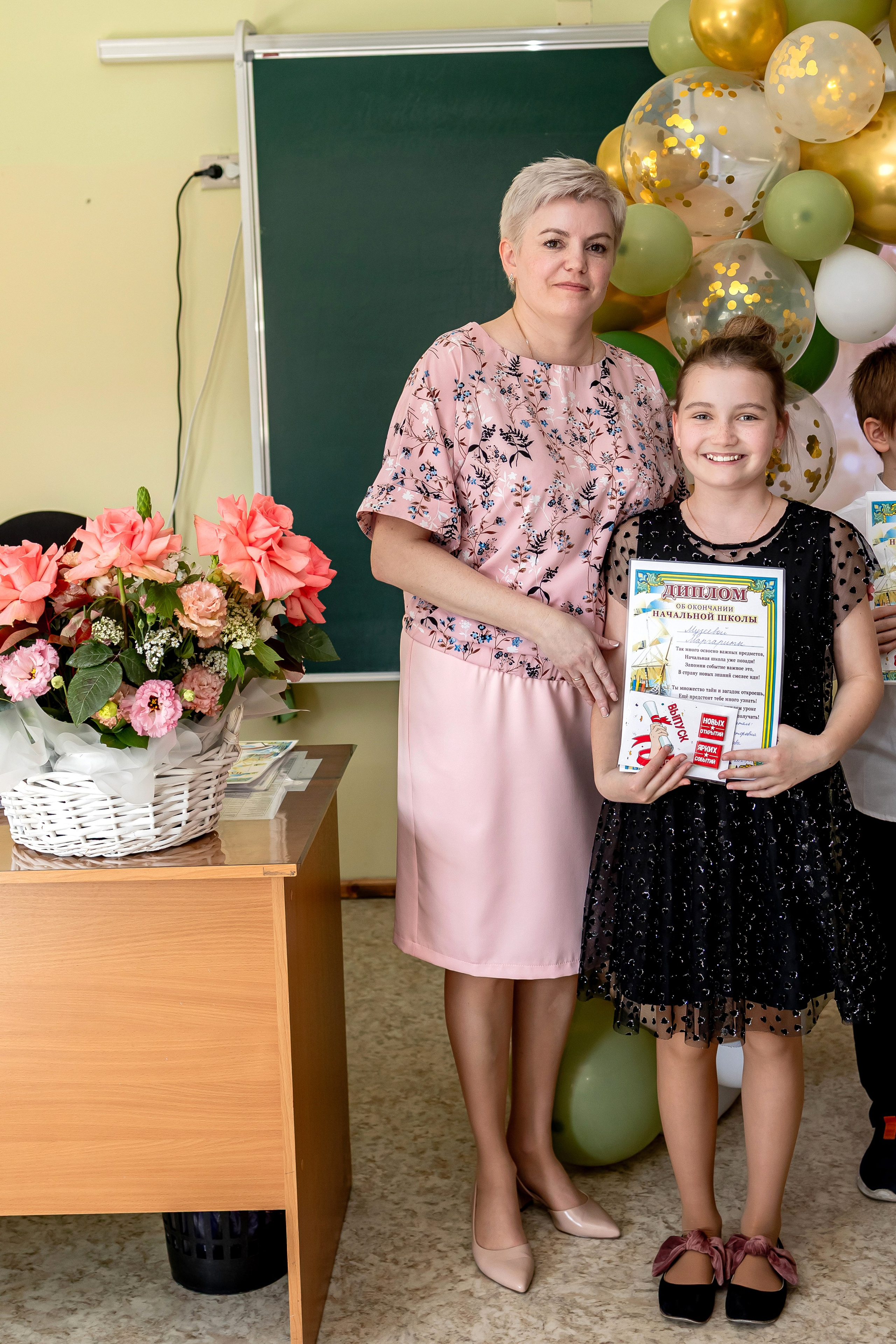 Выпускной в начальной школе в классе. Фотограф и видеограф Москва. Свадебный фотограф, видеограф. Выпускные альбомы. Оживающие альбомы