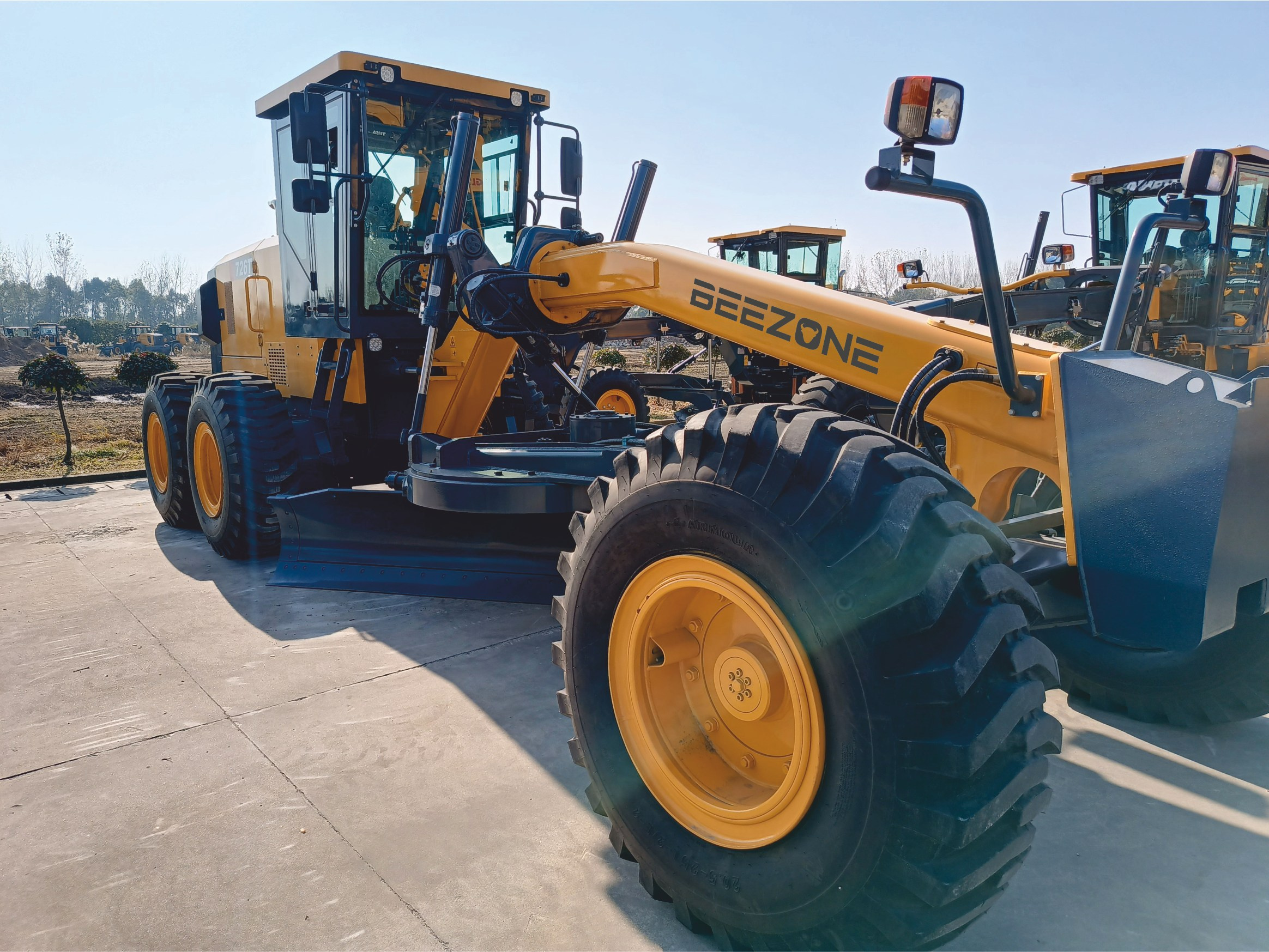 Фото грейдер Beezone G726Т (B19TMG-A). Продажа и обслуживание грузовой техники и спецтехники в г. Новосибирск компания СТИ