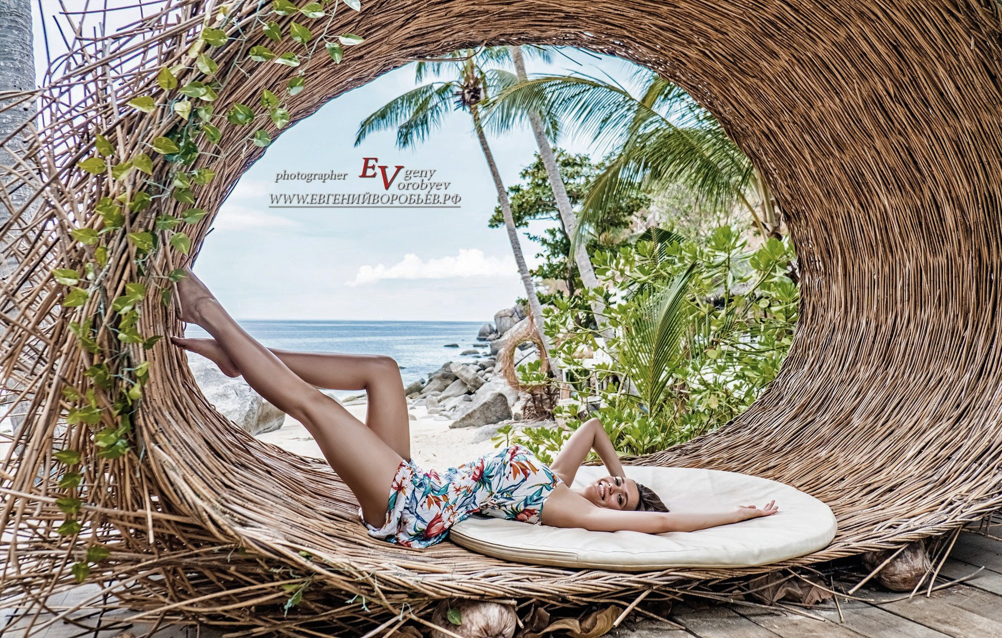 красивая фотосесссия для девушки на пляже Пхукет фотограф идея образ позы места для фотосъёмки купальник платье море пальма видео рилз заказать фотосессию цена стоимость описание Ката Карон Найхар Майкао Патонг Панва Раваи