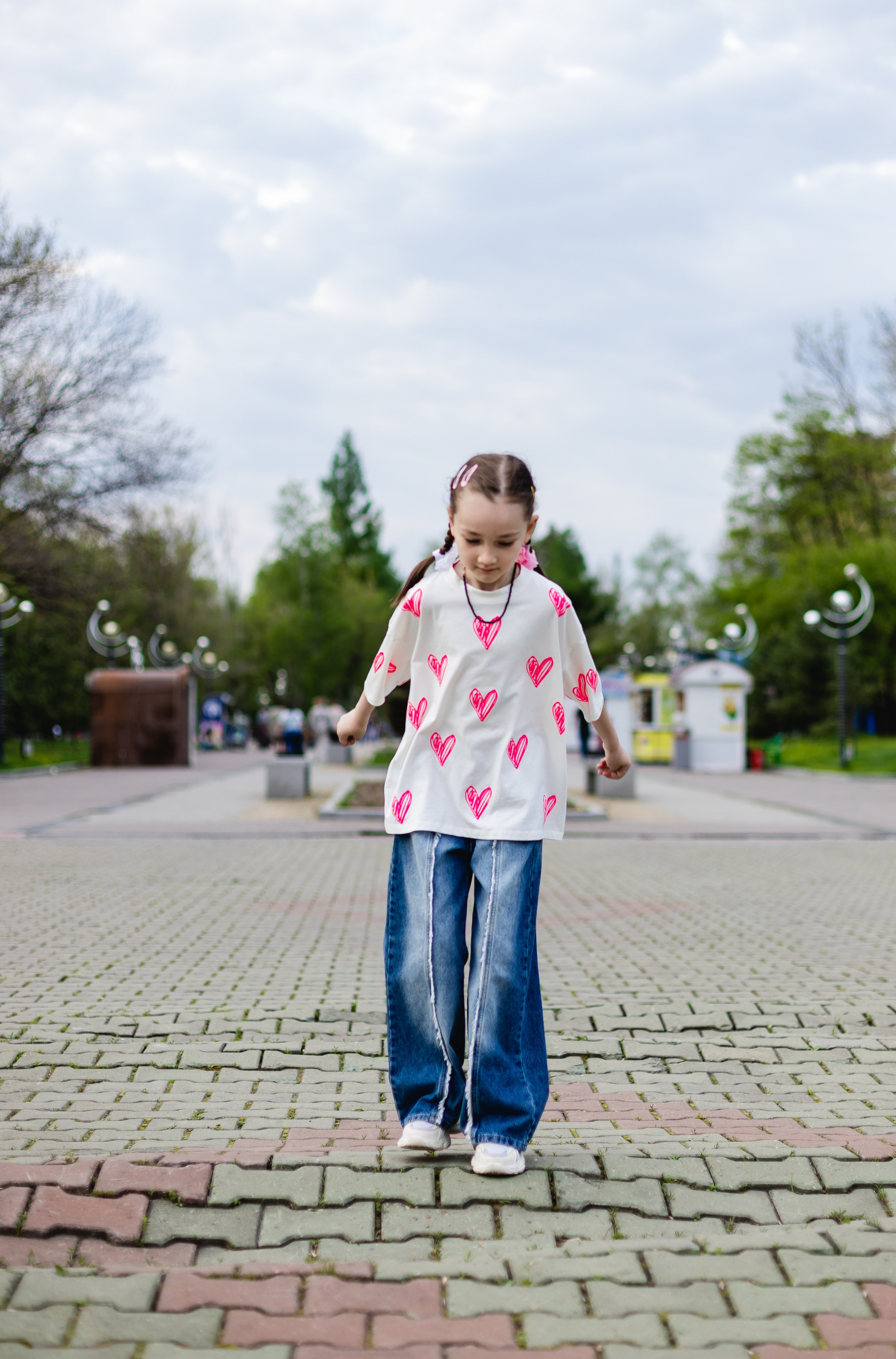 Мадина в цветущем парке. Семейный и детский фотограф в Хабаровске Алевтина Проскурякова