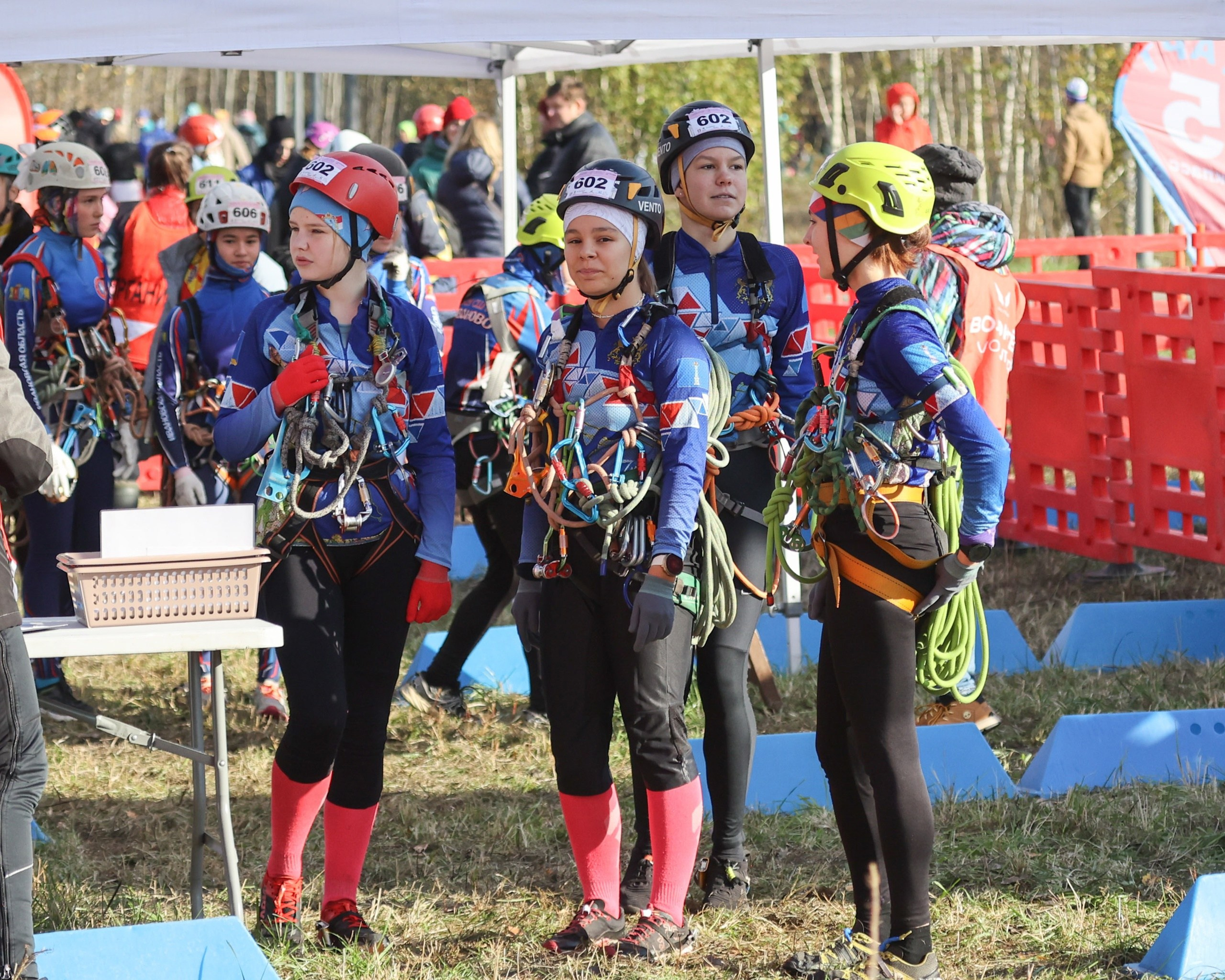 Гонки Четырех — Races Of Four. Выпускные альбомы и школьный фотограф в Подольске, Троицке, Щербинке, Москве и Московской области