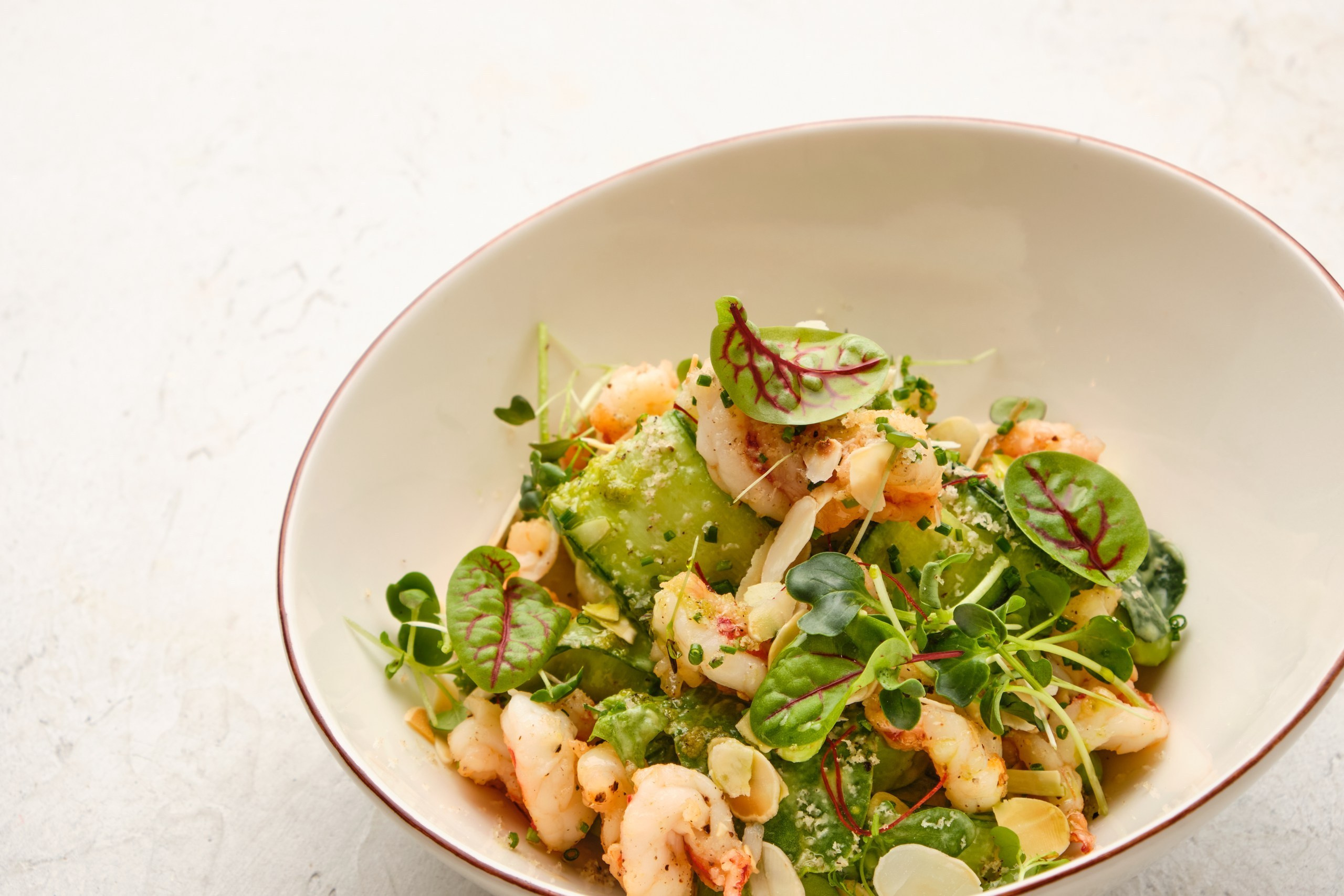 კრივეტების სალათის პროფესიონალური ფუდ ფოტო რესტორნისთვის თბილისში