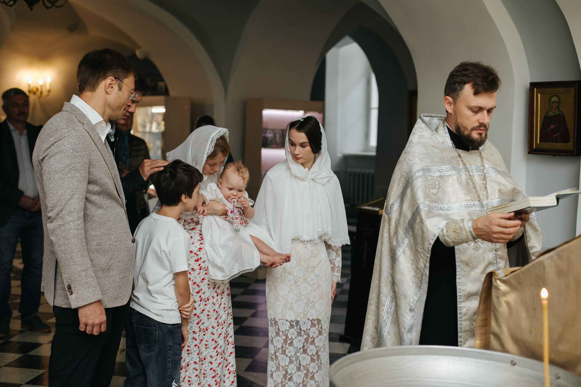 Крещение ребенка Церковь Трёх Святителей СПб. Фотограф крещение венчание в Петербурге! Помогает подобрать храм и посоветовал душевного батюшку в СПб
