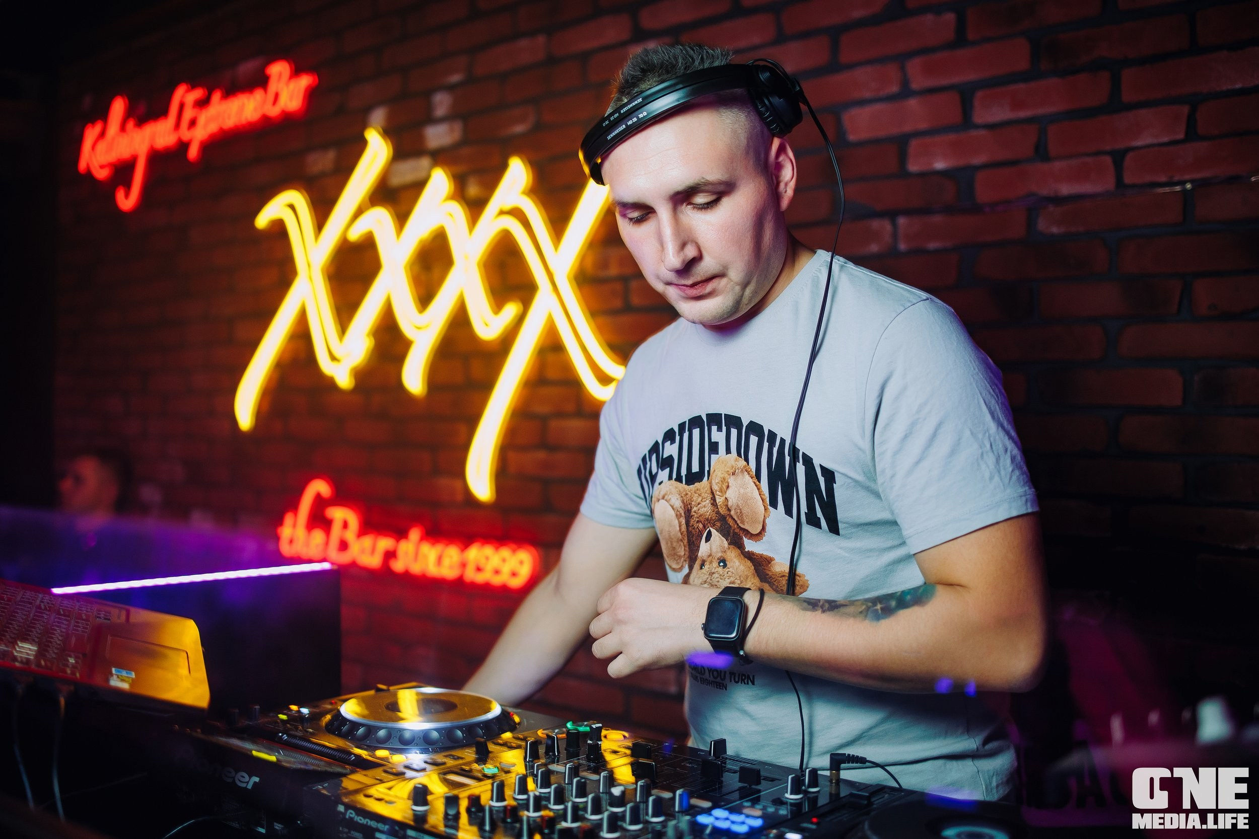 Фоторепортаж из бара XxxX. One Media Life: фоторепортажи, фотоотчеты с мероприятий и заведений