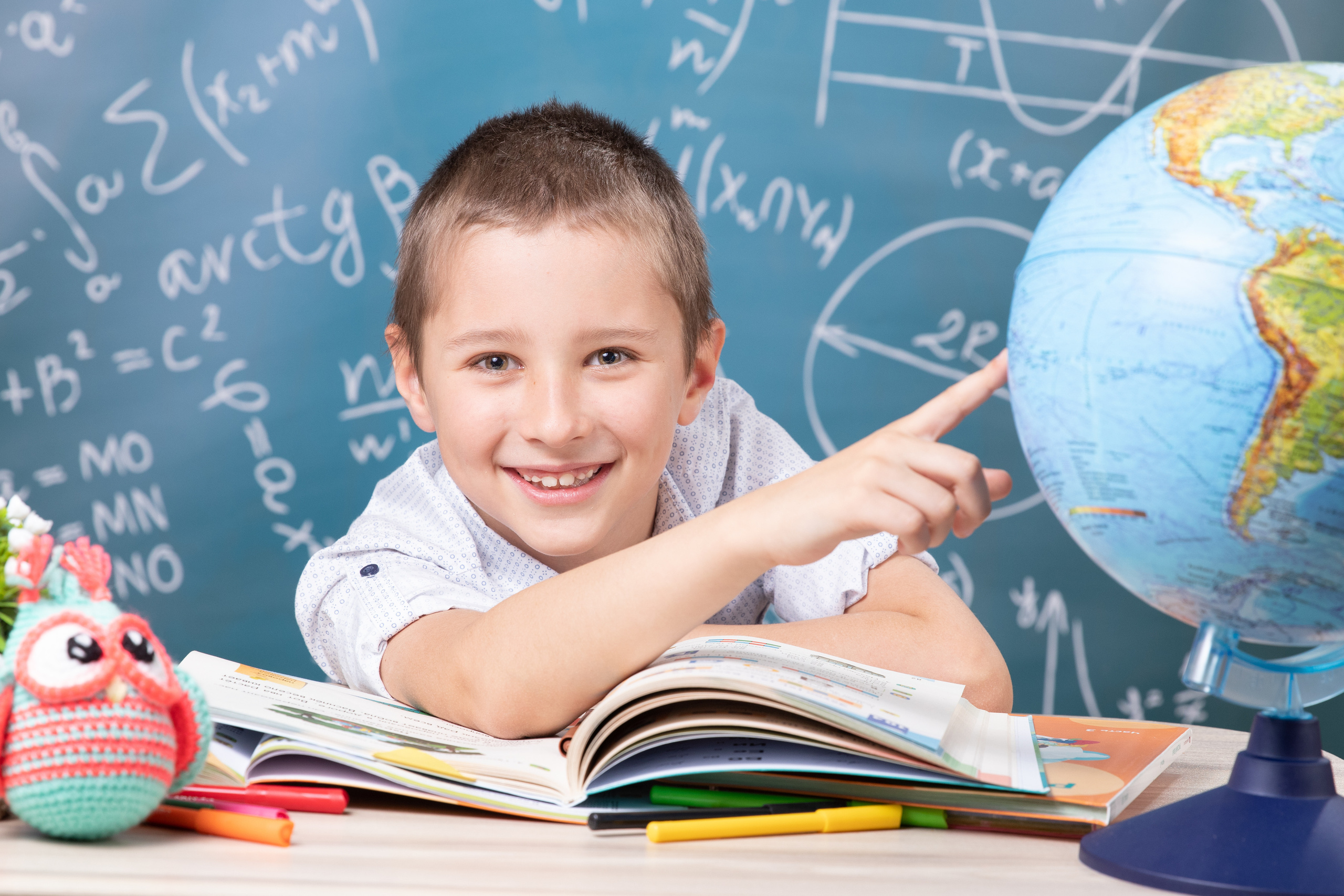 Портрет школьника с применением профессионального оборудования. Детский фотограф в Алматы, виньетки, выпускной альбом Алматы