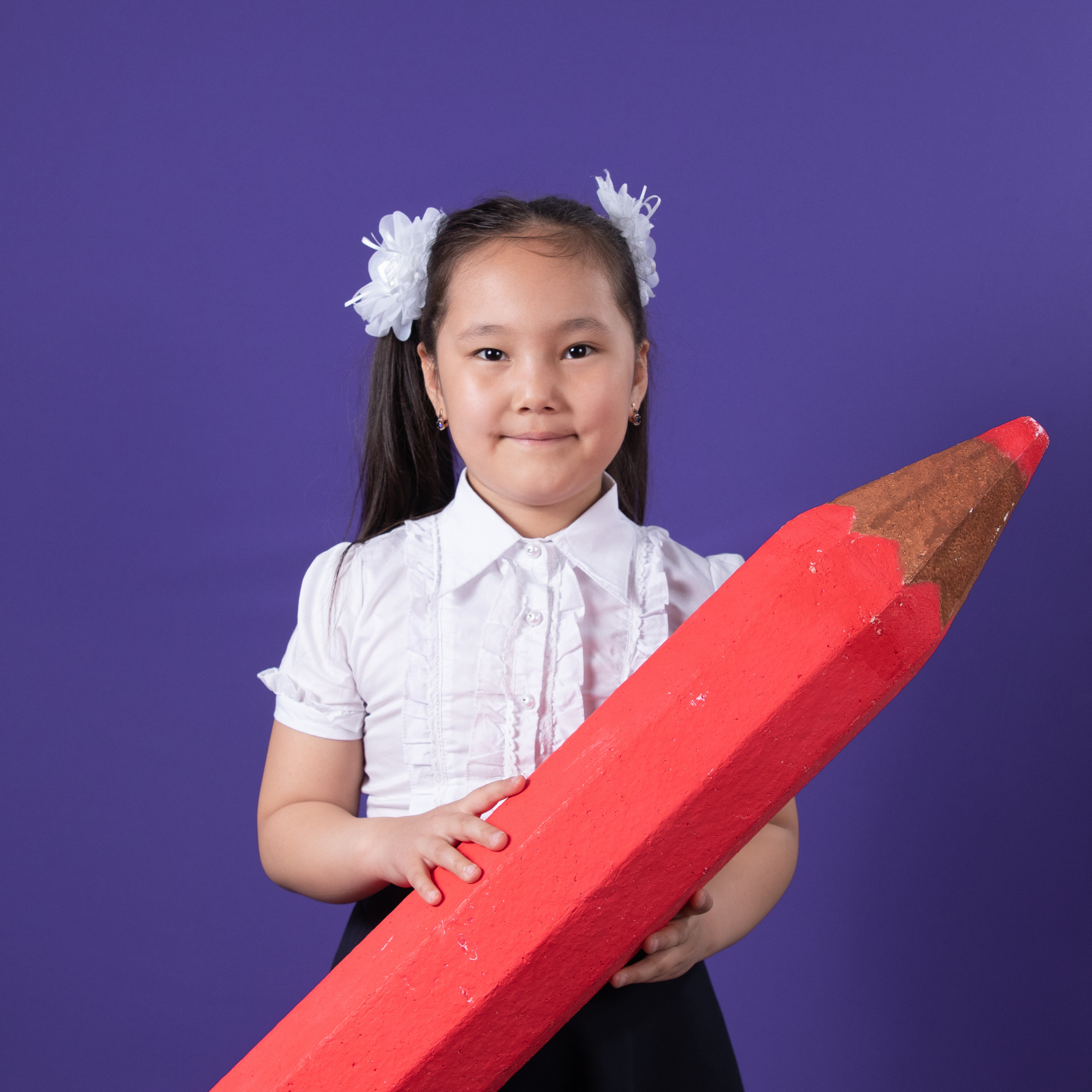 Портрет школьника с применением профессионального оборудования. Детский фотограф в Алматы, виньетки, выпускной альбом Алматы