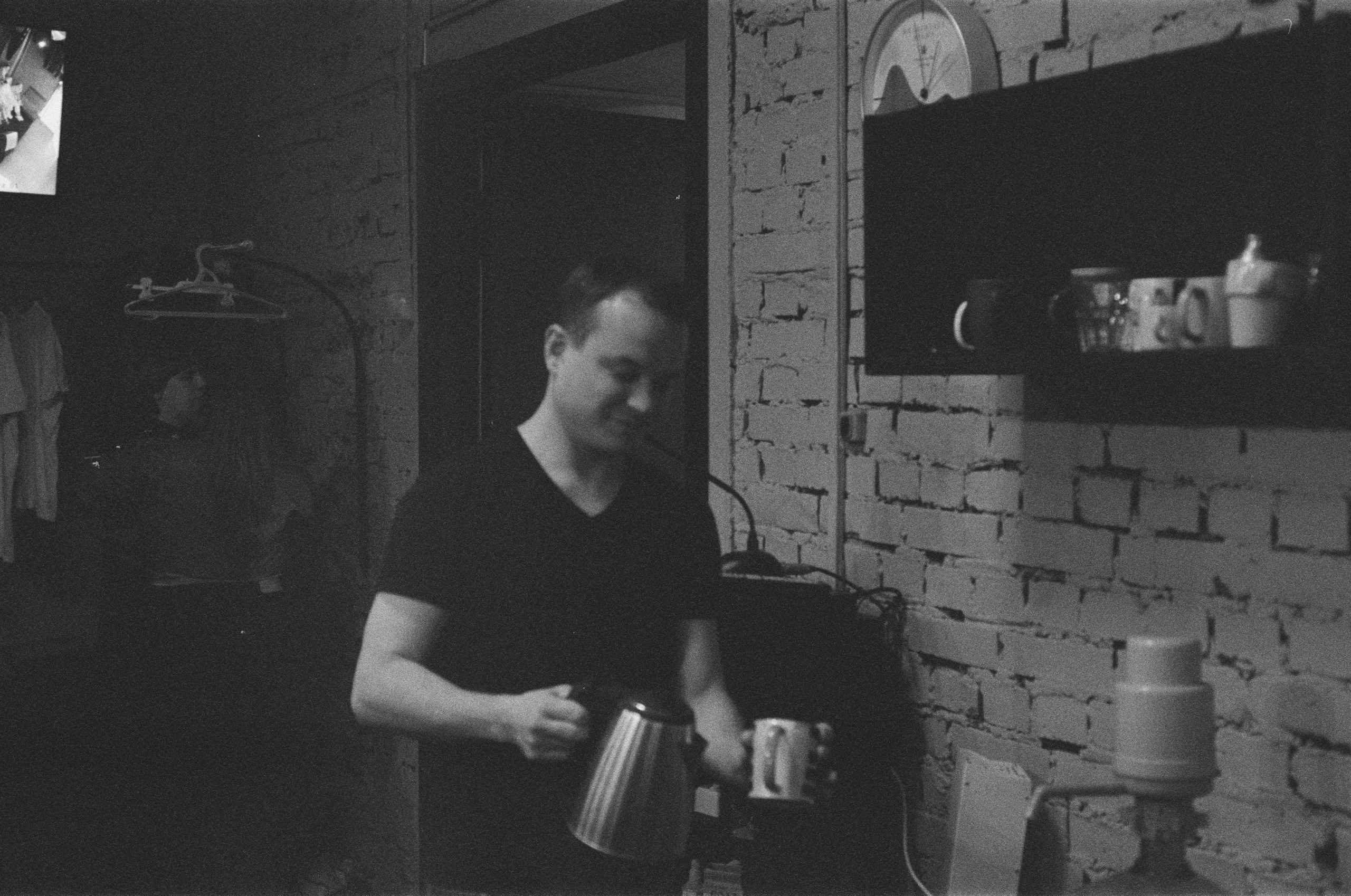 Фотосерия о магии театра и трансформации актёра: грим, костюмы, эмоции и визуальные метаморфозы на пути к сценическому образу. На фото — актёры Театра Стаса Намина и Мастерской Петра Фоменко. Фотограф: Ожерельев Лев