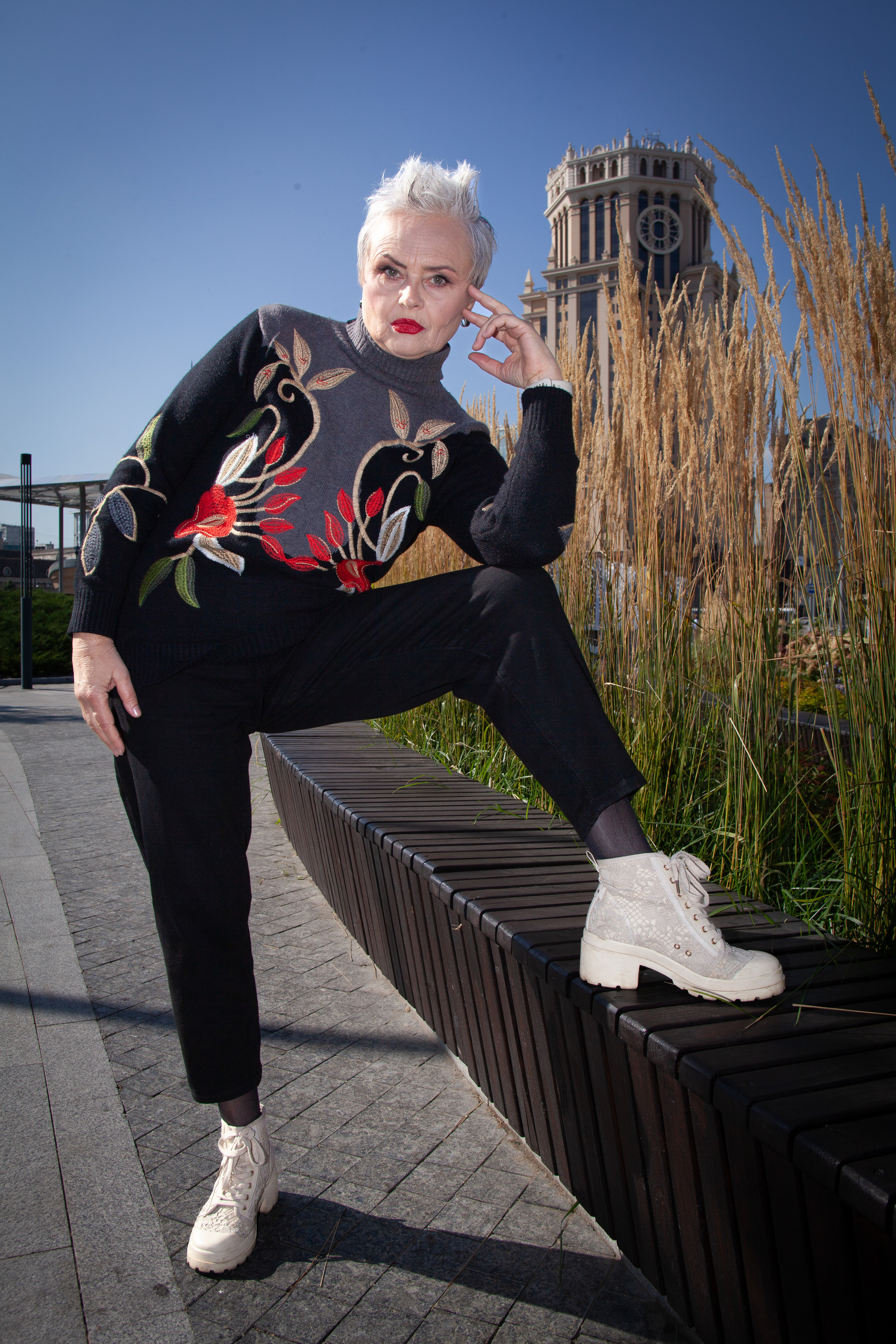 Фотосессия возрастной модели в Москве в ярком стиле и образе