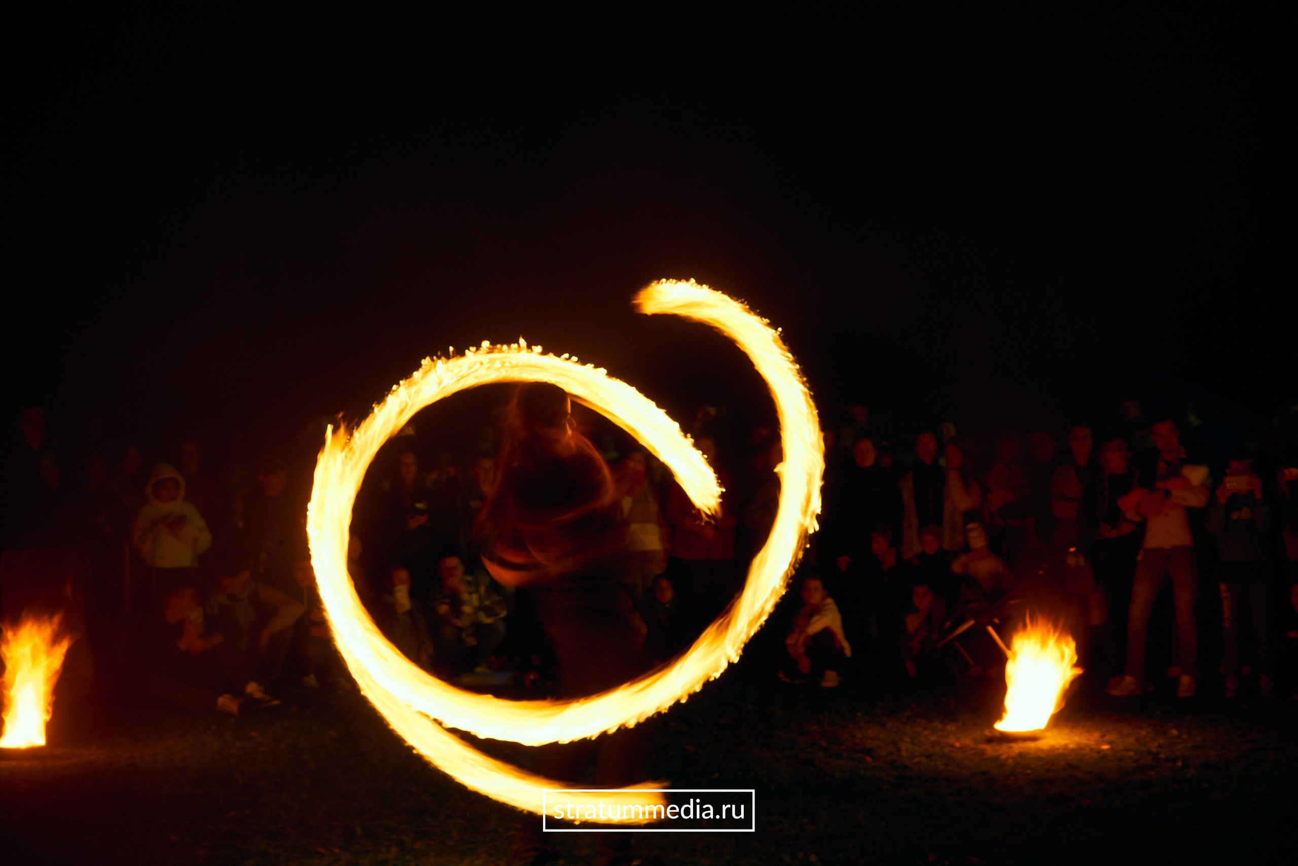 Fire Show at Park. Stratum Media — Фото-Видео Съемки