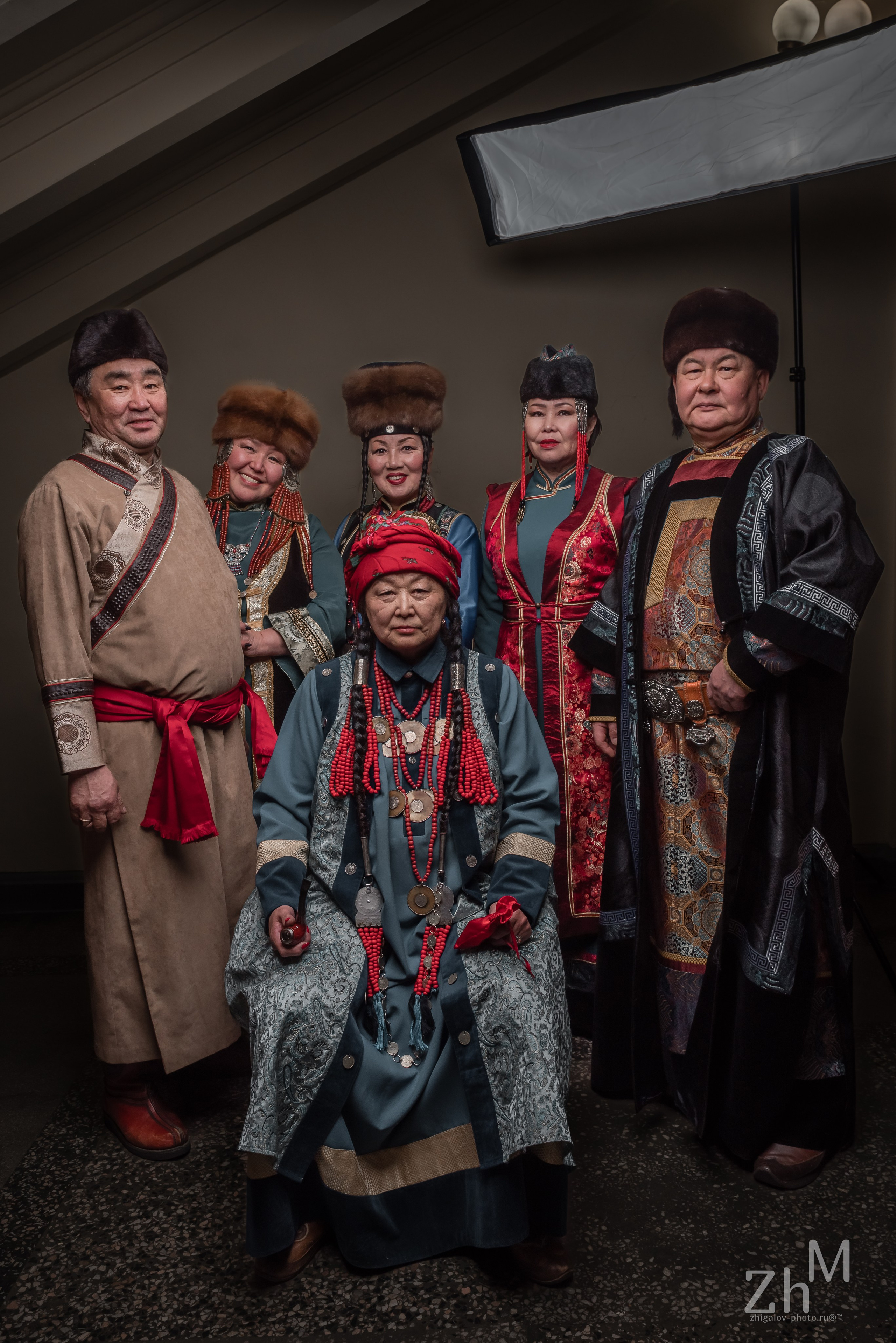 Съёмка в бурятских национальных костюмах. Семейный и свадебный фотограф в Иркутске Максим Жигалов