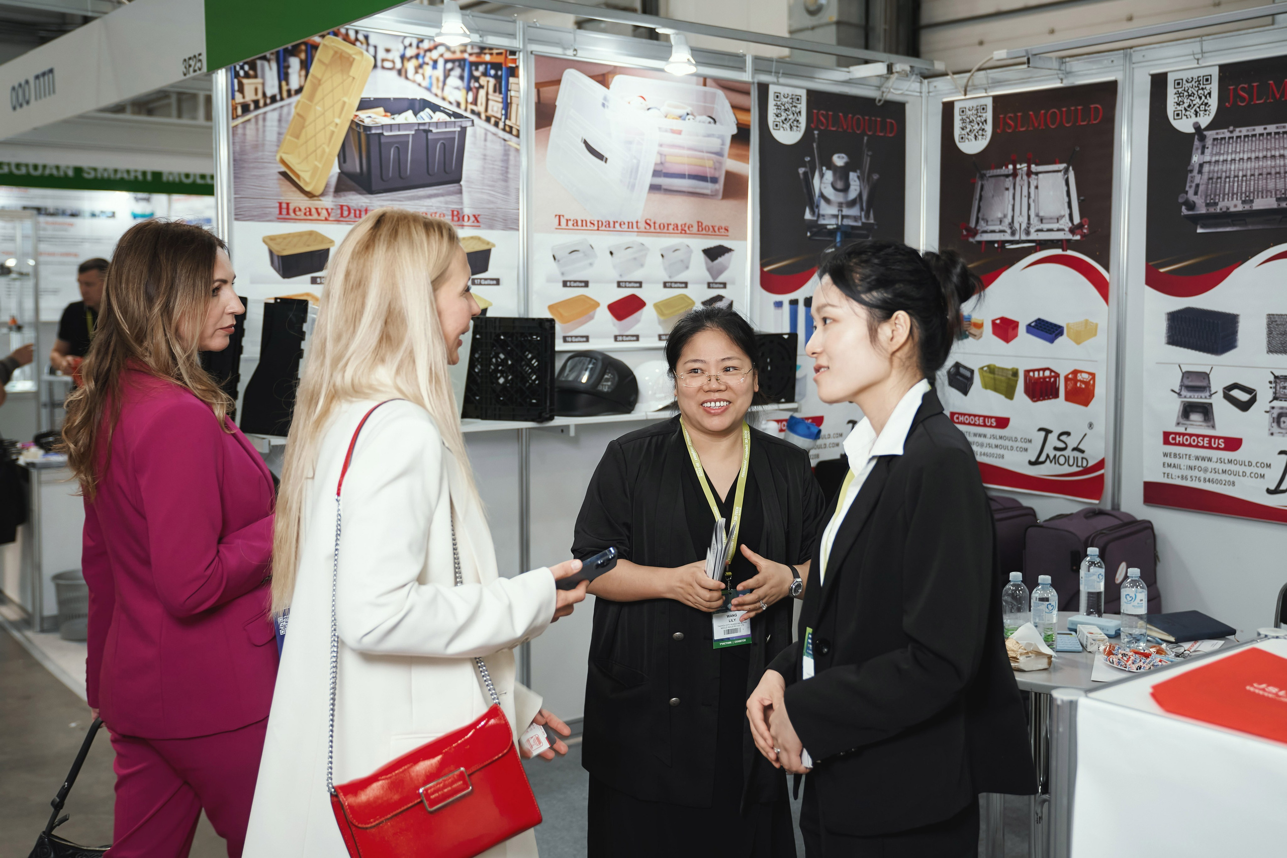 Репортаж с выставки пресс-форм и штампов Rosmould 2025. Фотограф Евгений Опарин