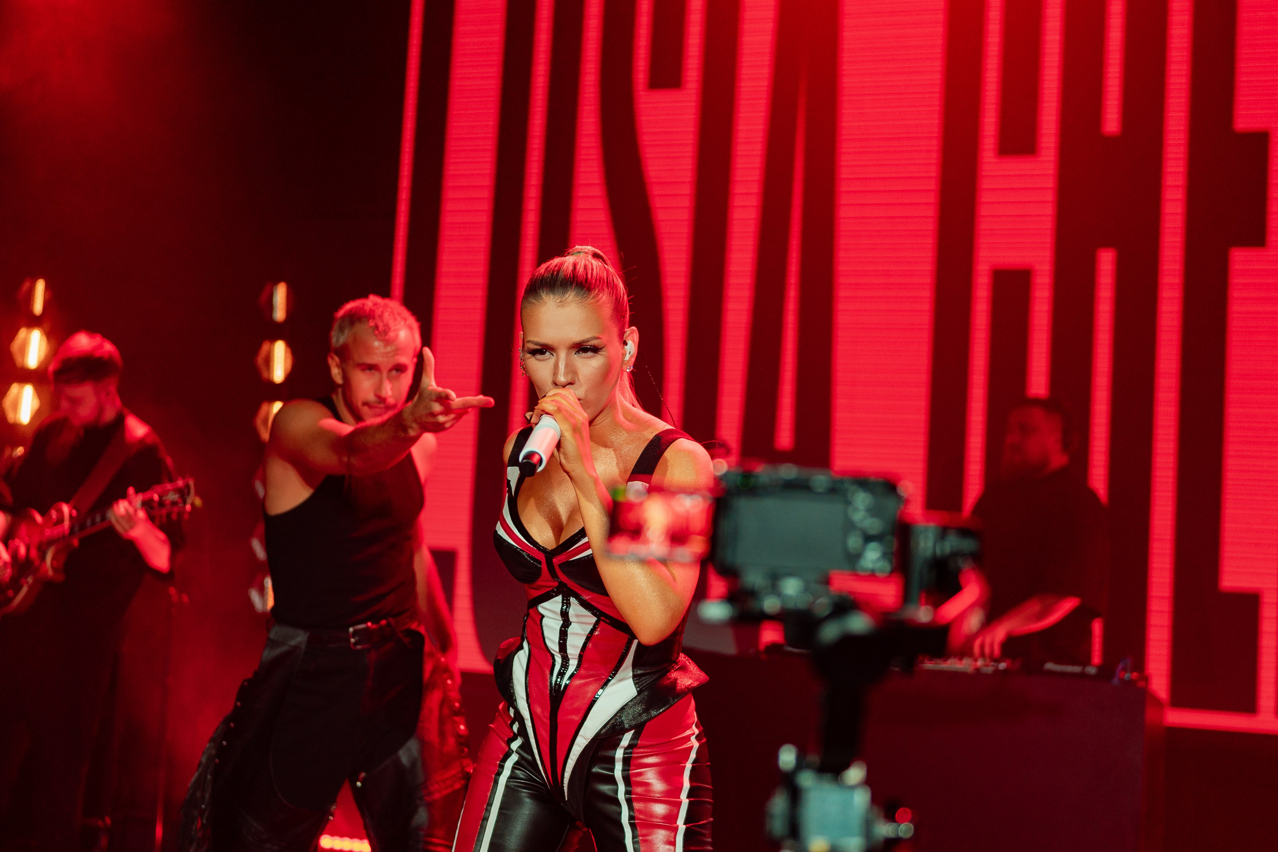 Люся Чеботина — фото с концерта. Репортажный фотограф в Москве Измалков Артем