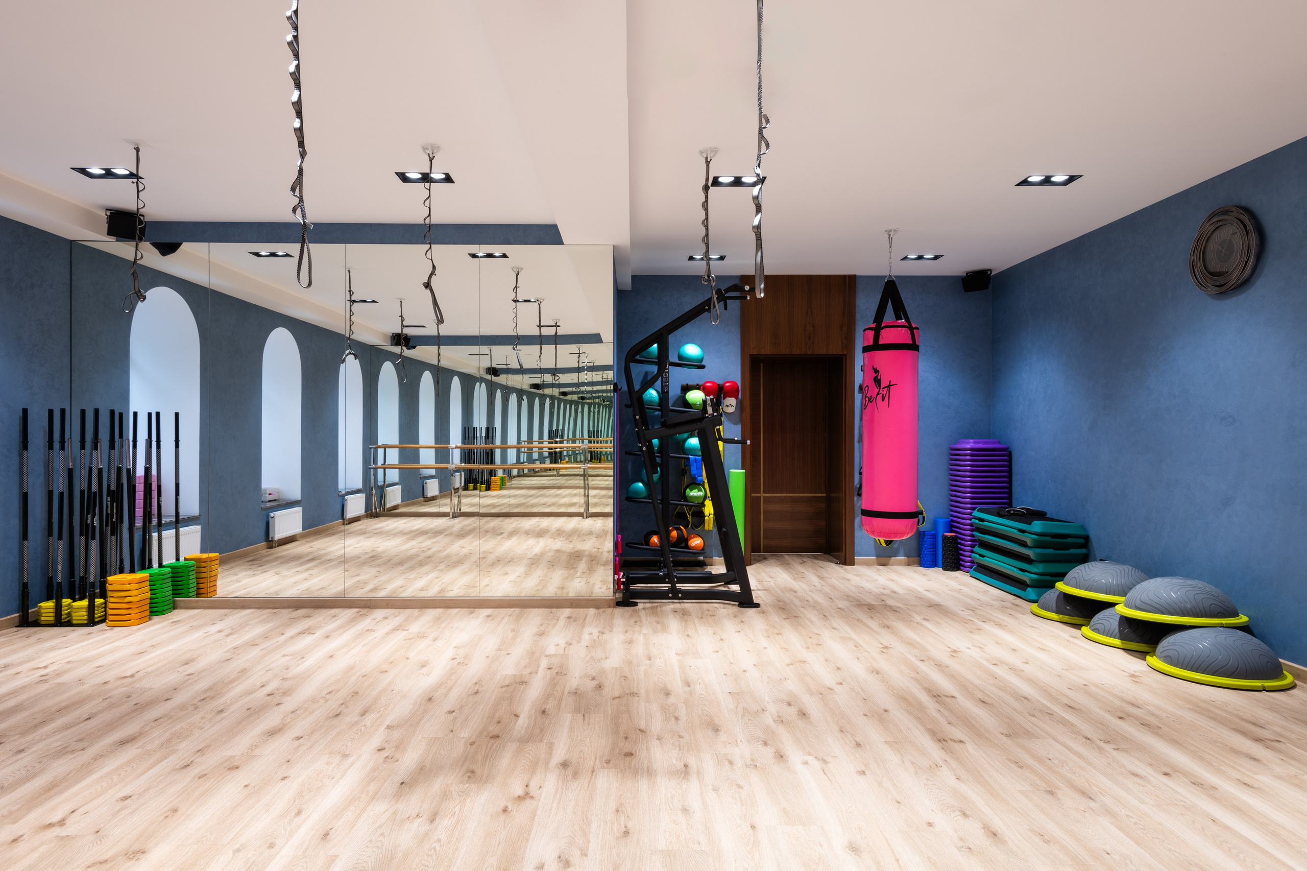 САЛОНЫ КРАСОТЫ 5+ ШТ. Роман Свободный — интерьерная и архитектурная съёмка, Москва и МО