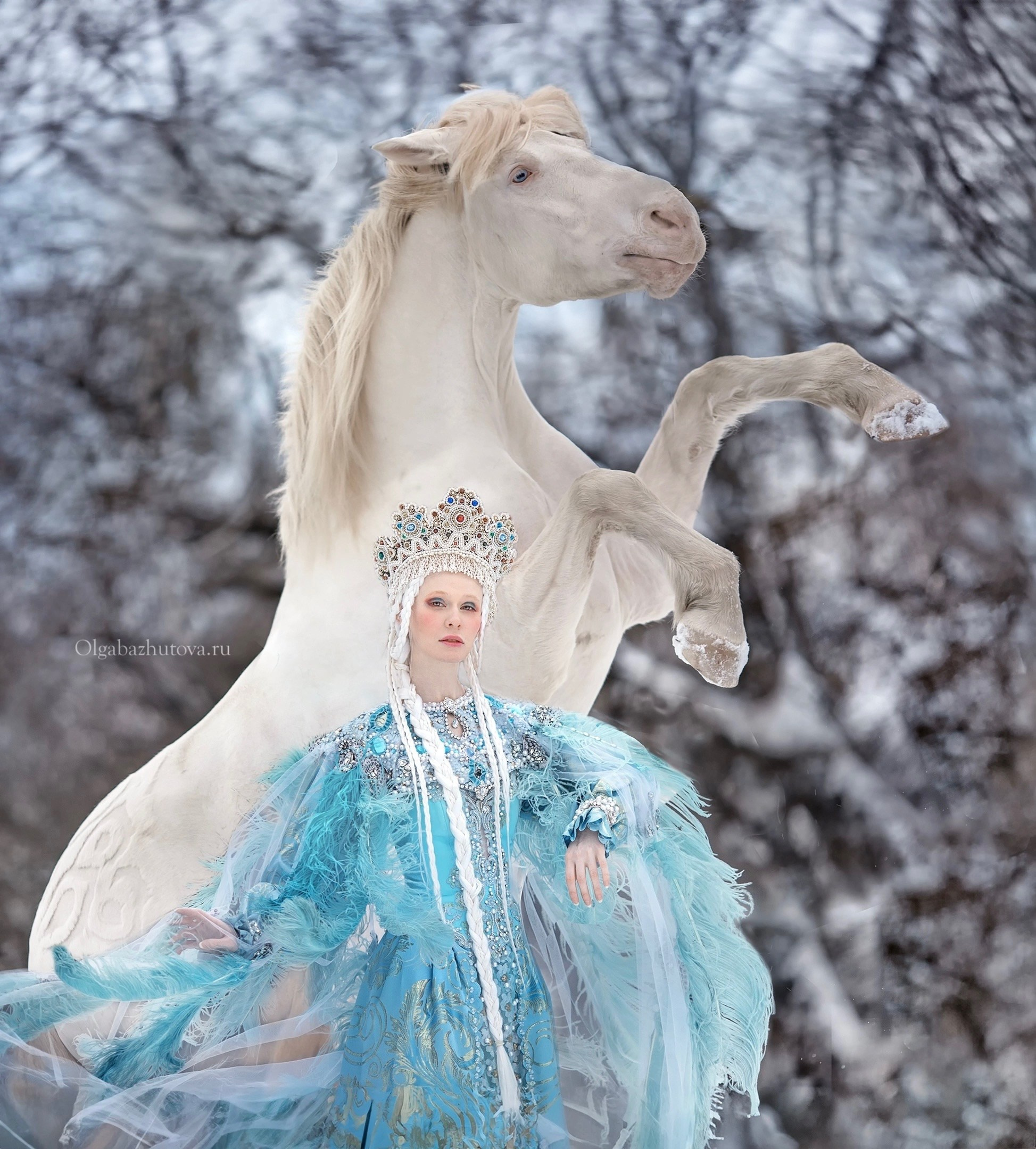 Птица Сирин. Русские народные костюмы в Москве