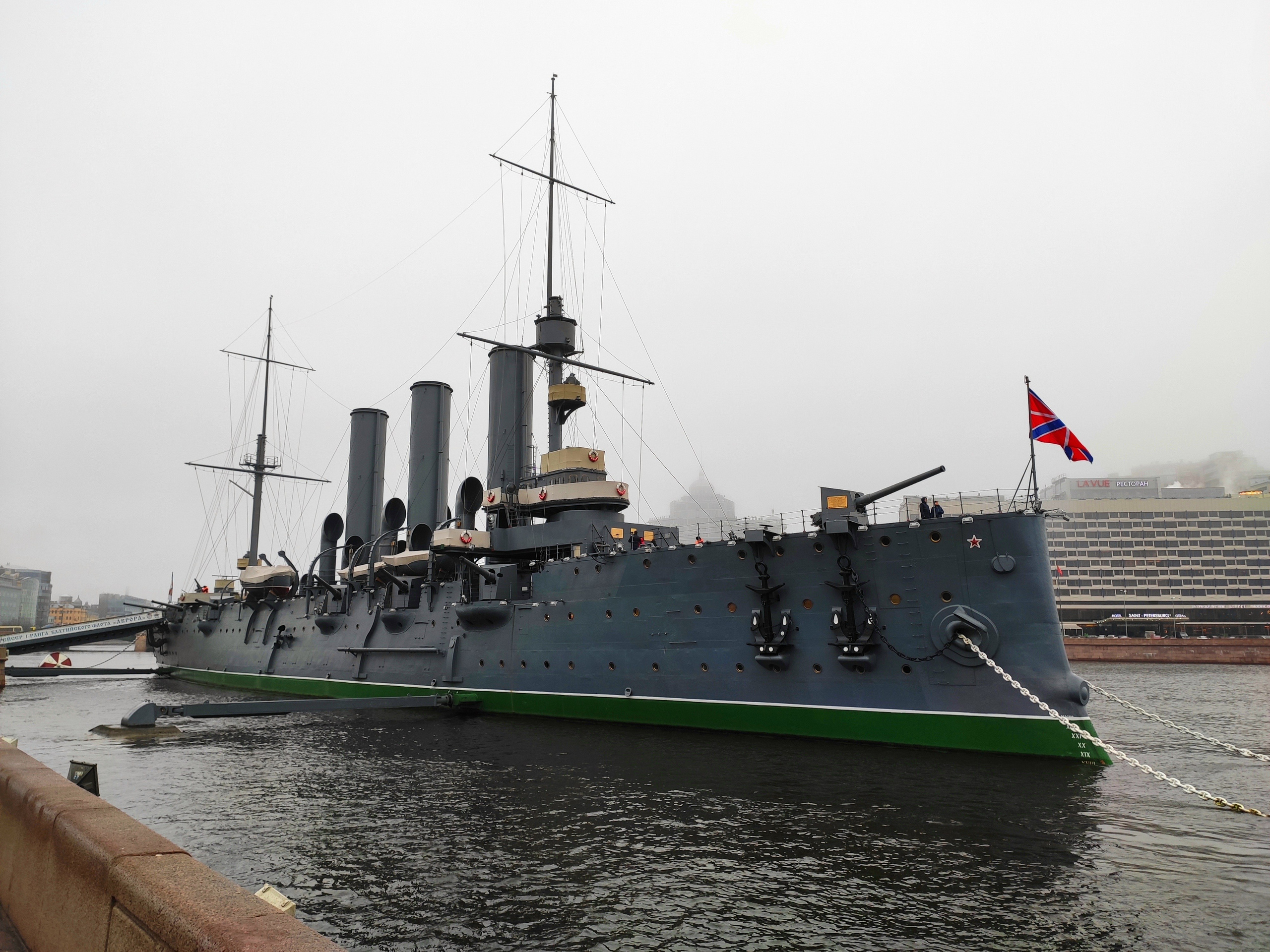 Утром по дороге из отеля ParkLane с Крестовского заехали к Авроре