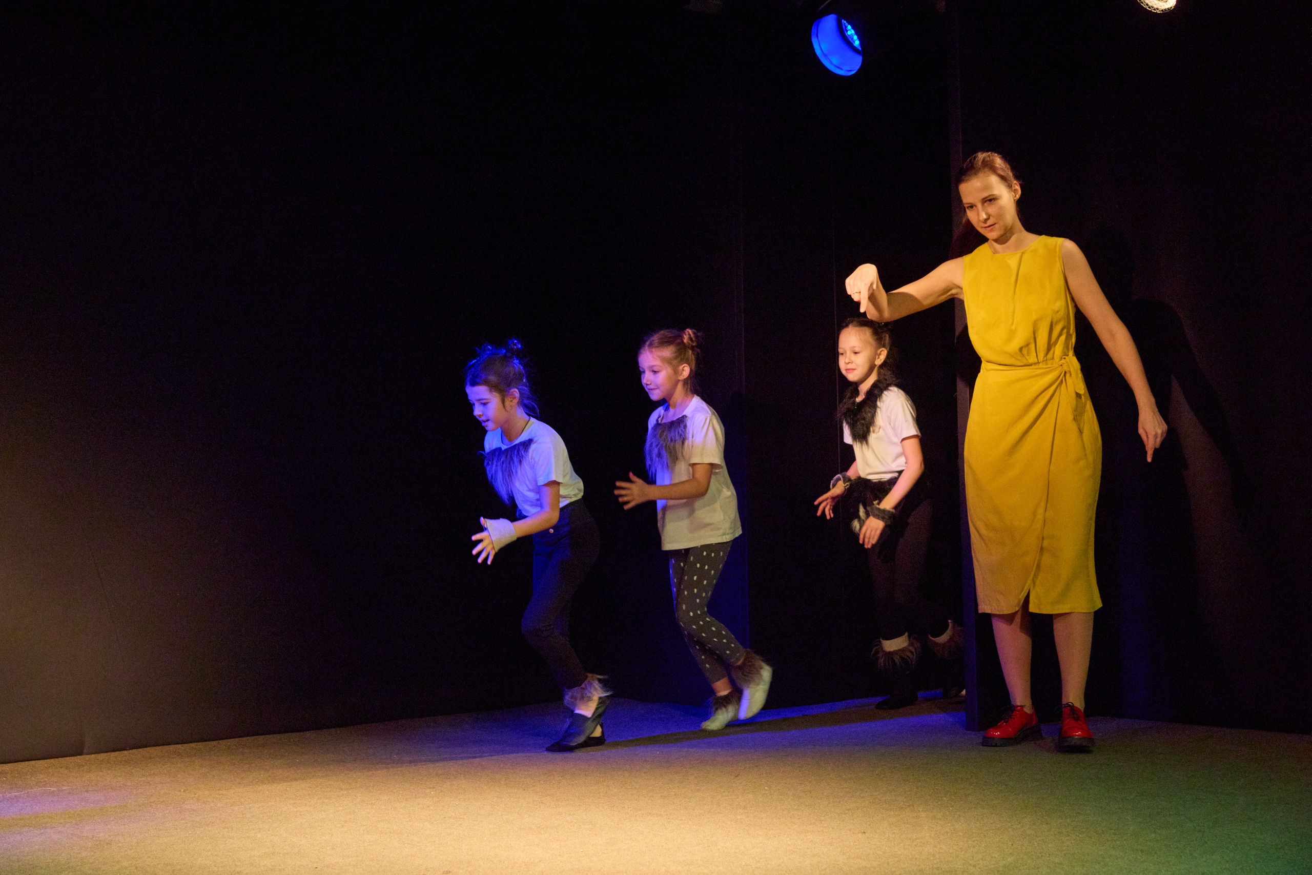 Театр студия «За двумя зайцами»