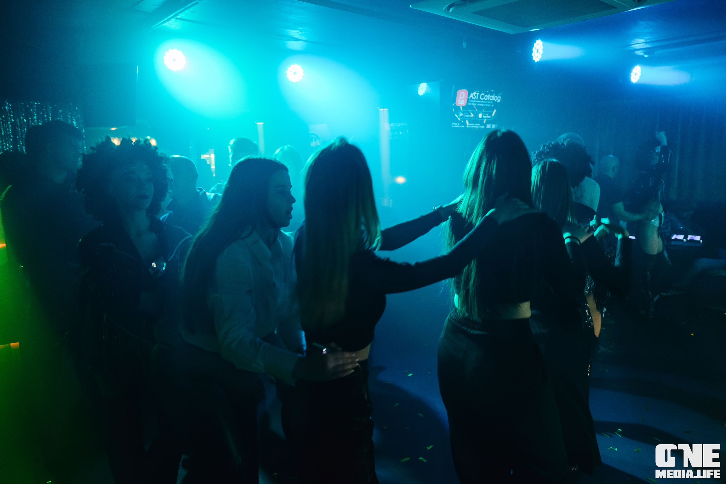 Фотоотчет с вечеринки в караоке-клубе Эйфория. One Media Life: фоторепортажи, фотоотчеты с мероприятий и заведений