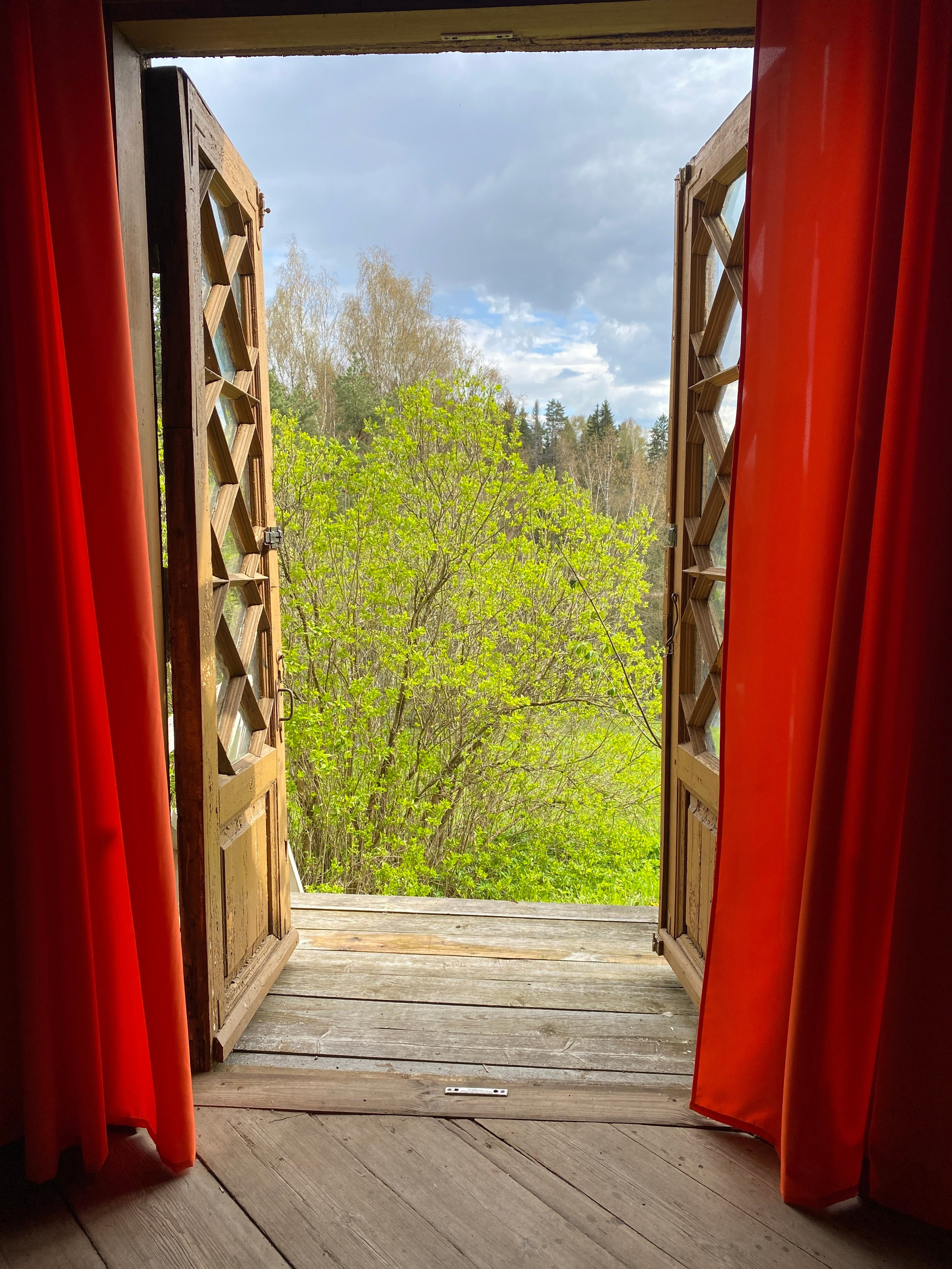 Пленэр на Академической даче им. И. Е. Репина с 12.05.2025. Живописец Ирина Пинская