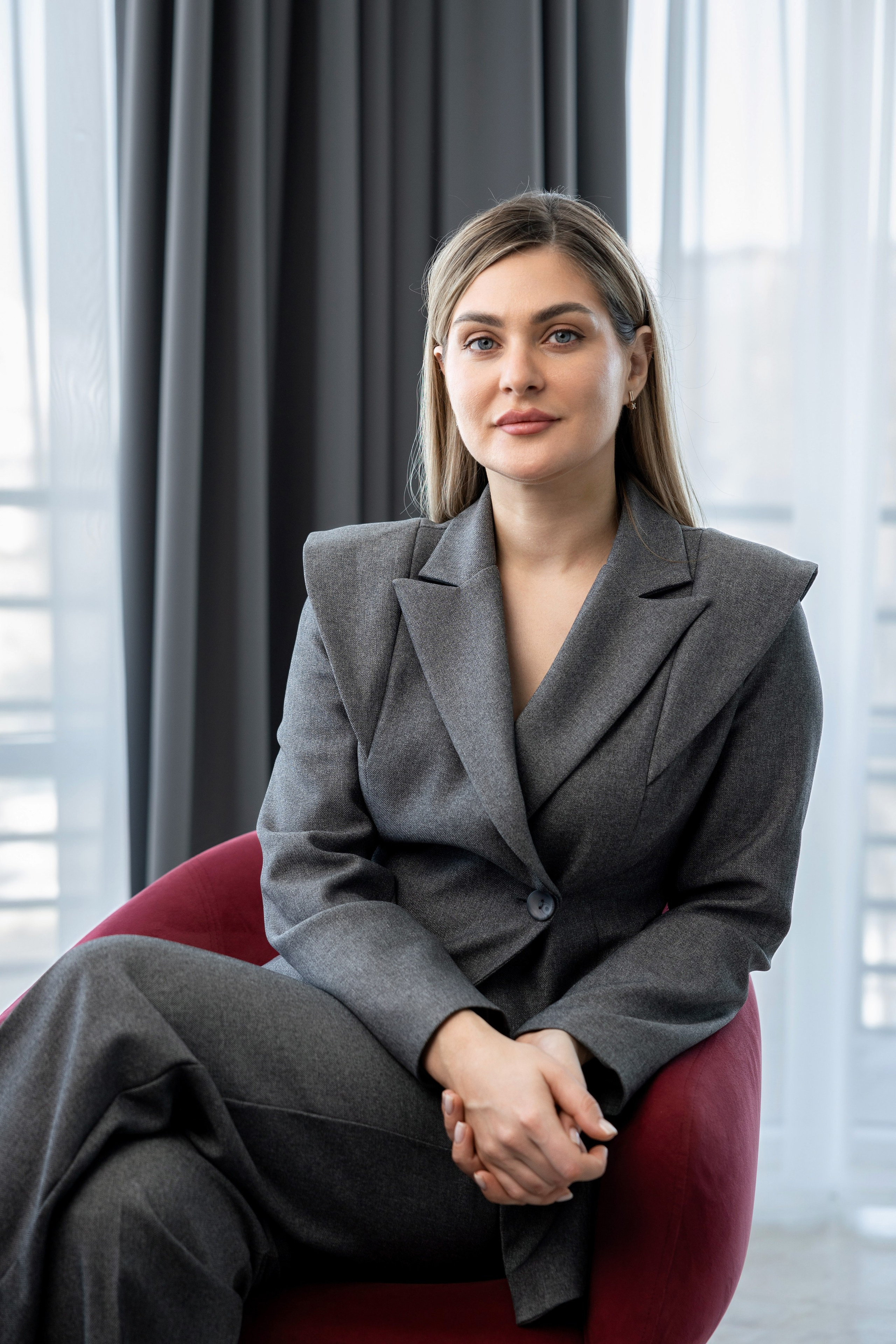 Деловая фотосессия юриста — минималистичный профессиональный портрет. Фотограф в Ростове Александр Градов — заказать услуги фотографа