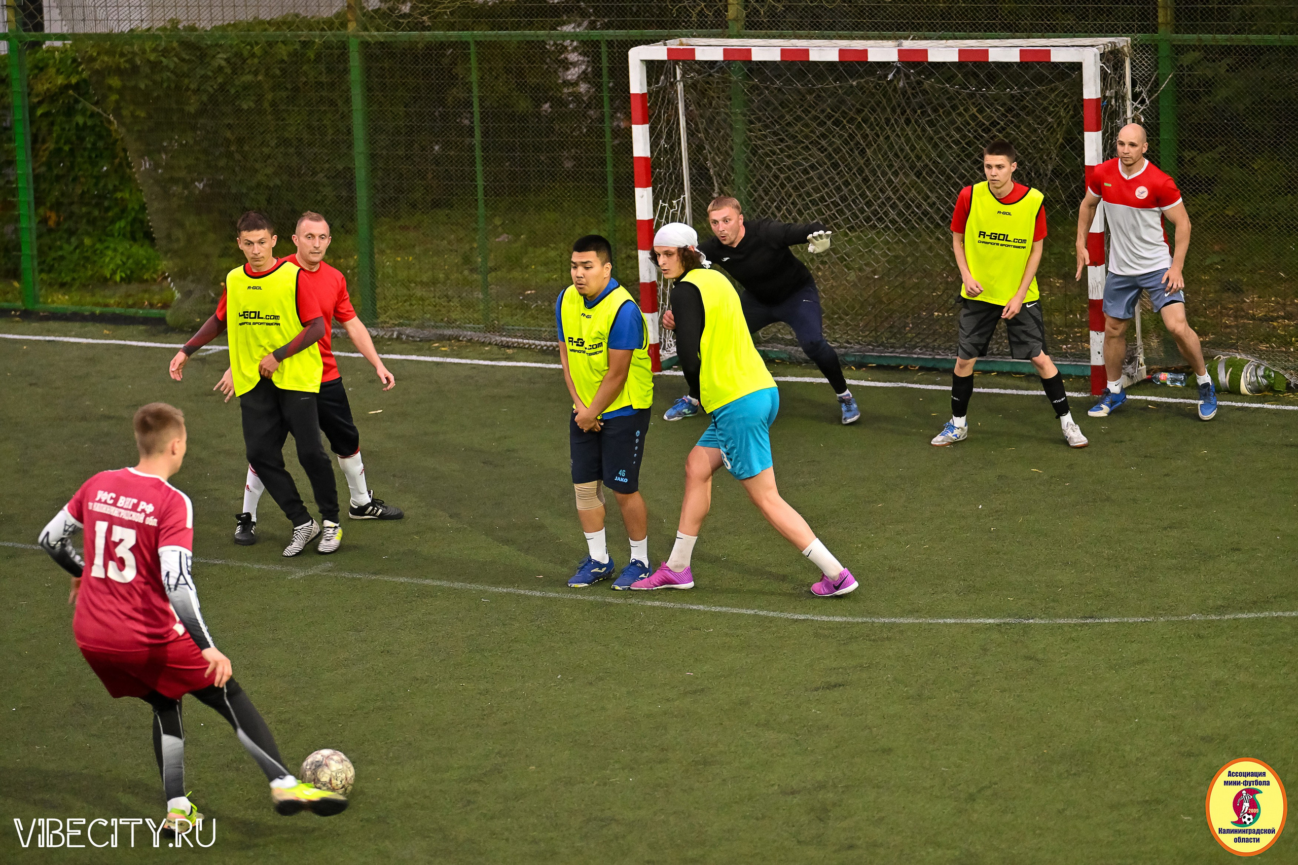 ИГРЫ МИНИ-ФУТБОЛЬНОЙ И КОРПОРАТИВНОЙ ЛИГИ. VIBECITY.RU Вайб Сити Ру Фоторепортажи Фотоотчеты Калининград