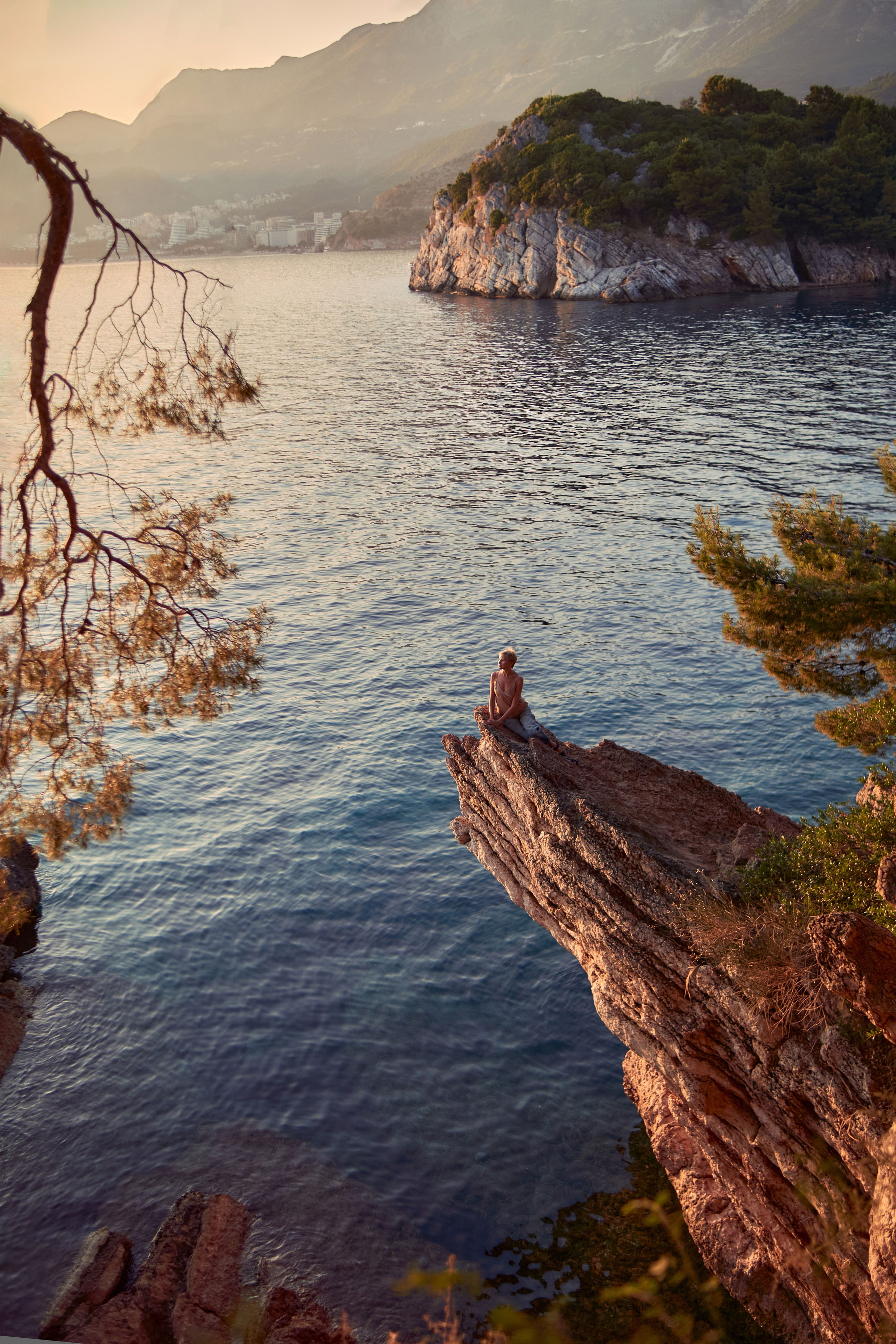 Индивидуальная женская фотосессия на Свети-Стефане | Фотограф в Черногории