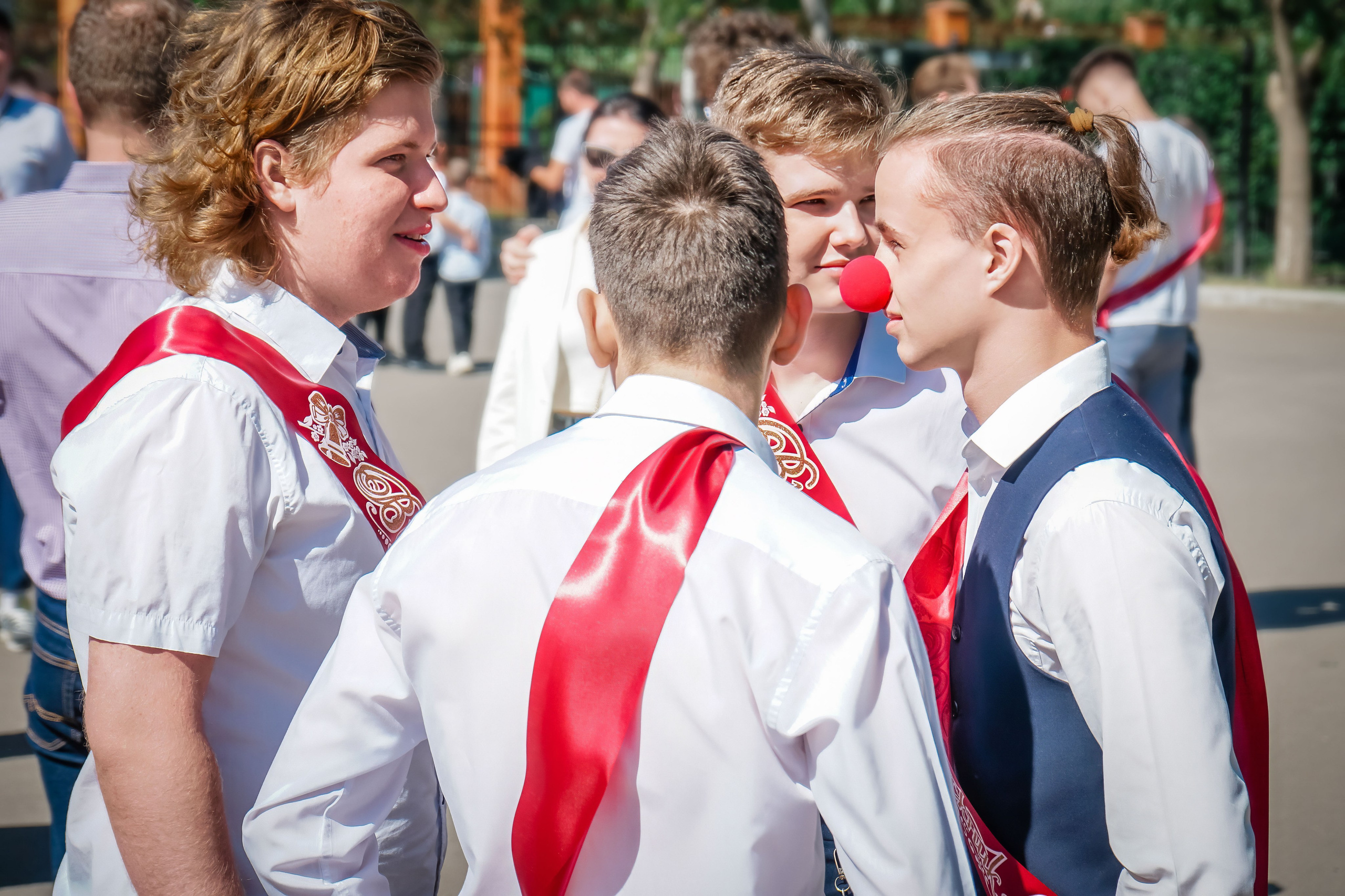 Последний звонок_Выпускники 11кл._Гимназия 18_2024 г. Фотографы из солнечного Краснодара Вадим и Надежда Митус